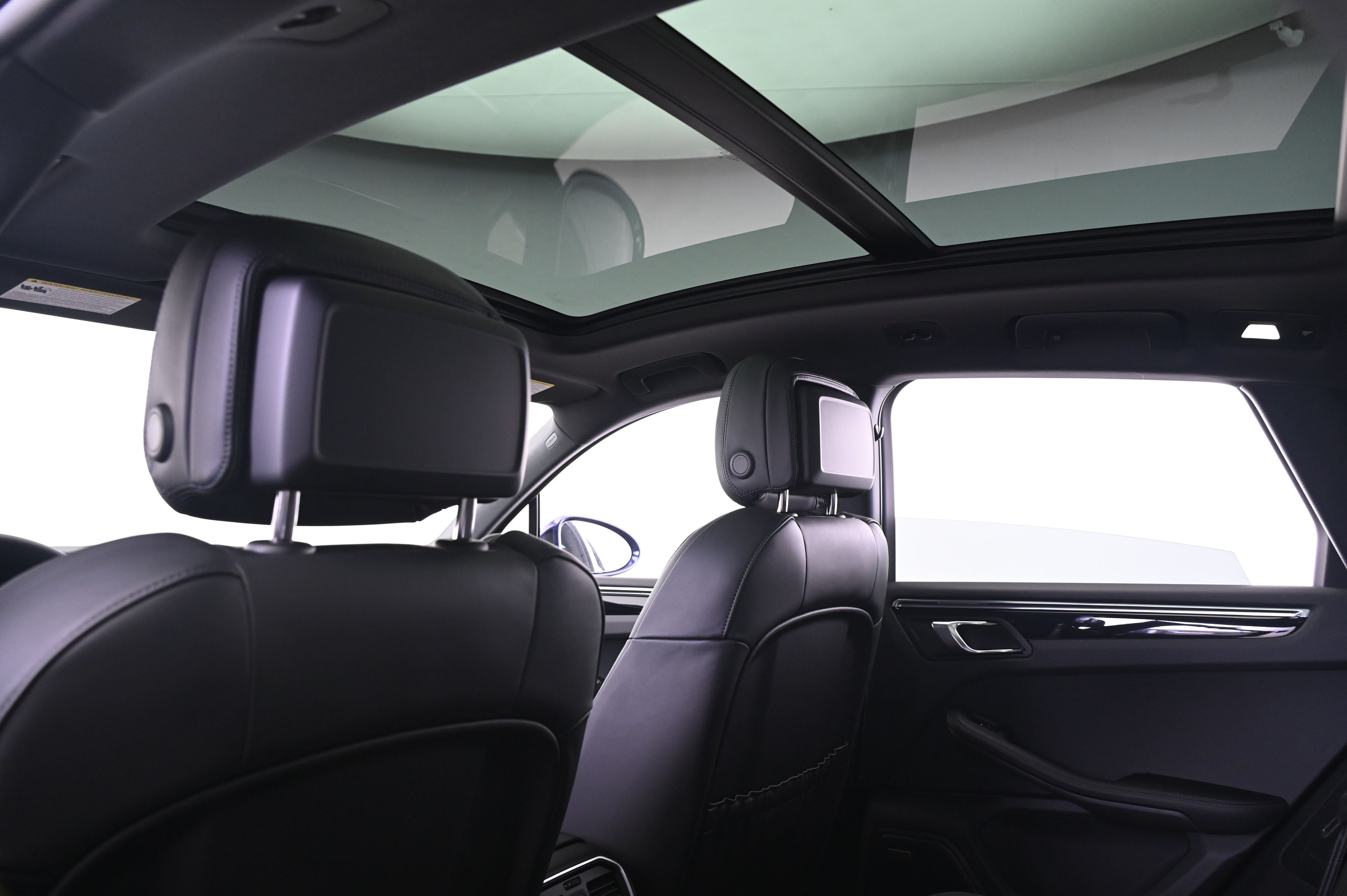 Thumbnail: 2026 Porsche Macan - 25