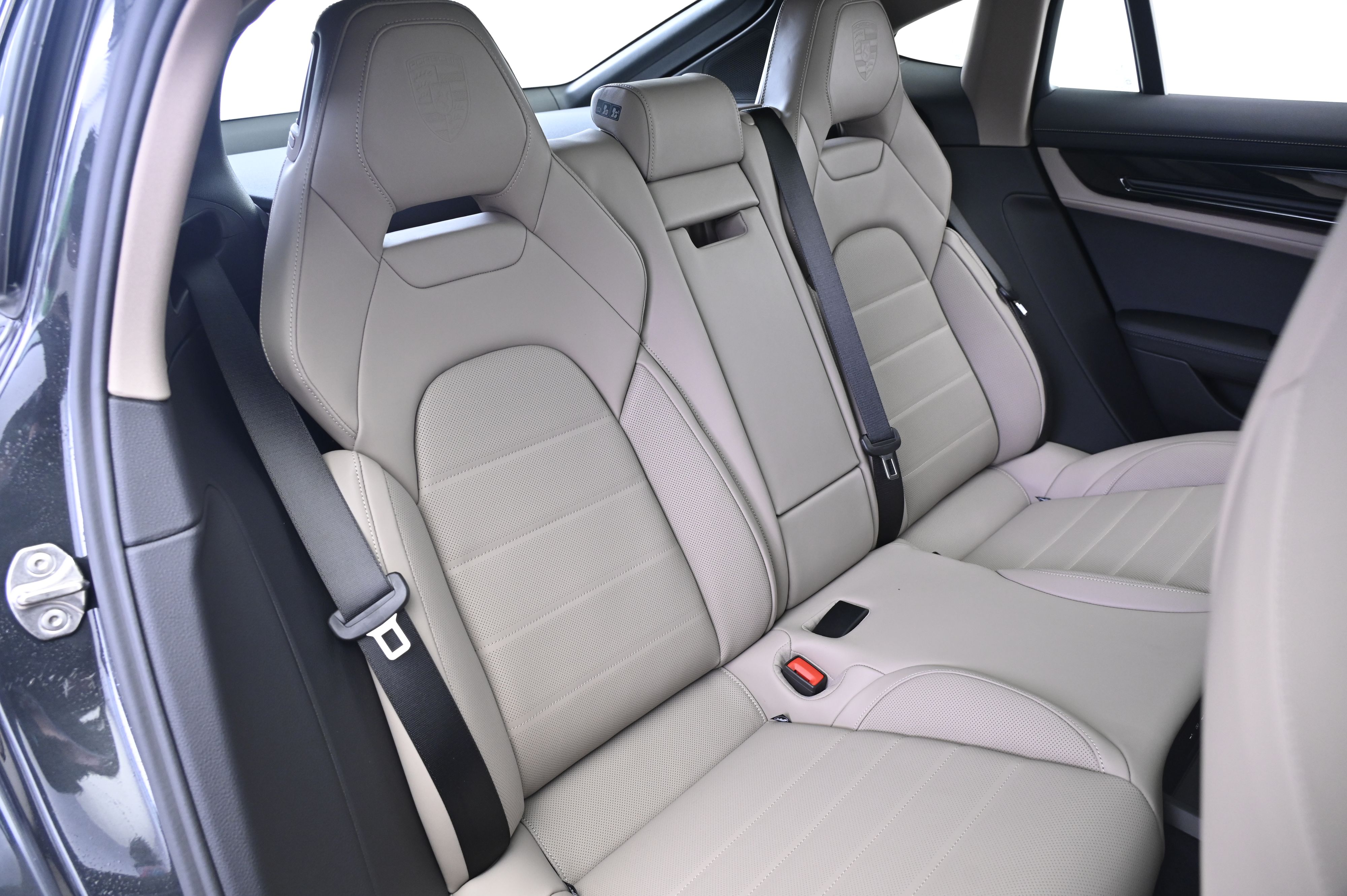 Thumbnail: 2026 Porsche Panamera - 19