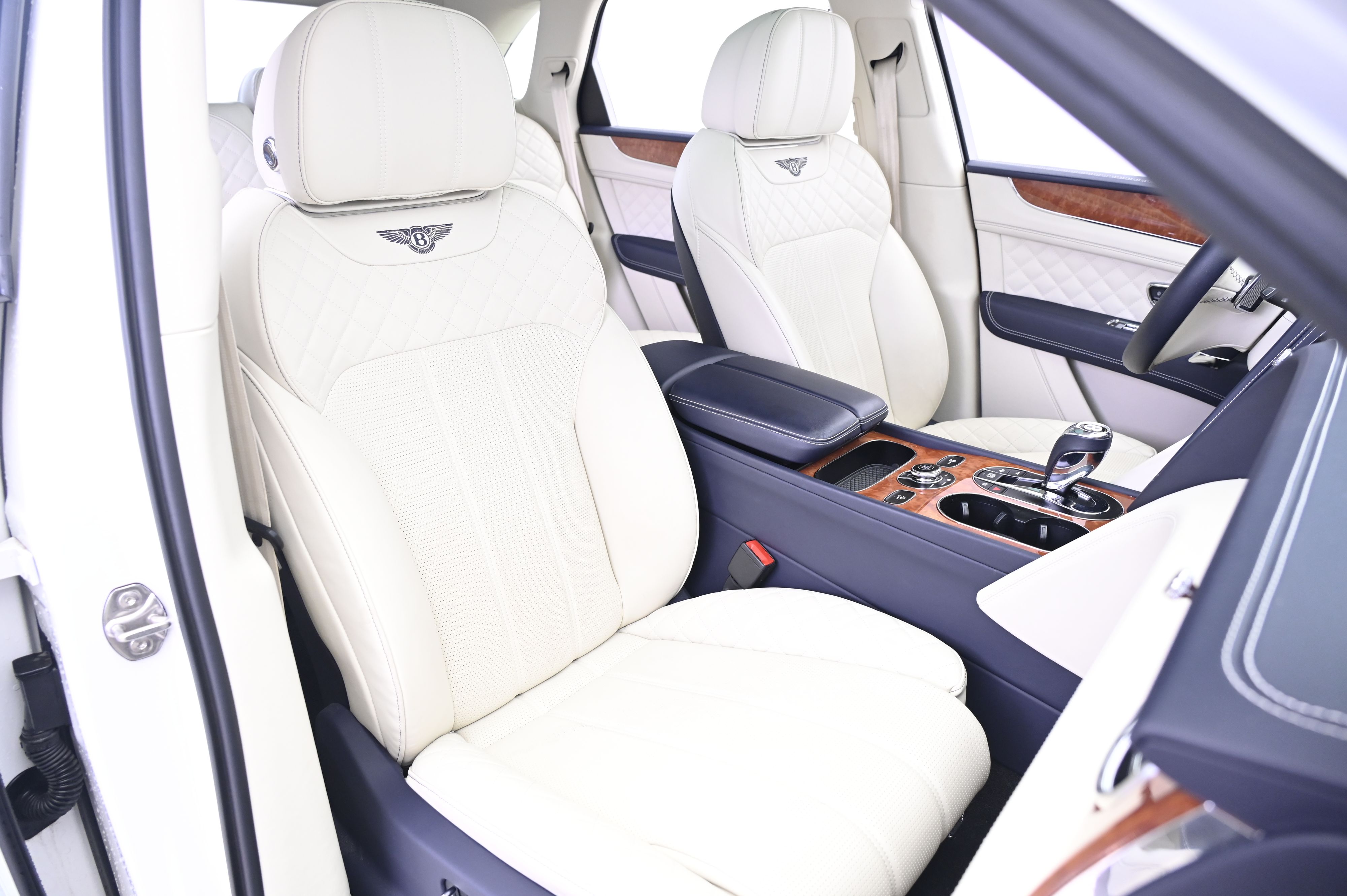 Thumbnail: 2019 Bentley Bentayga - 24