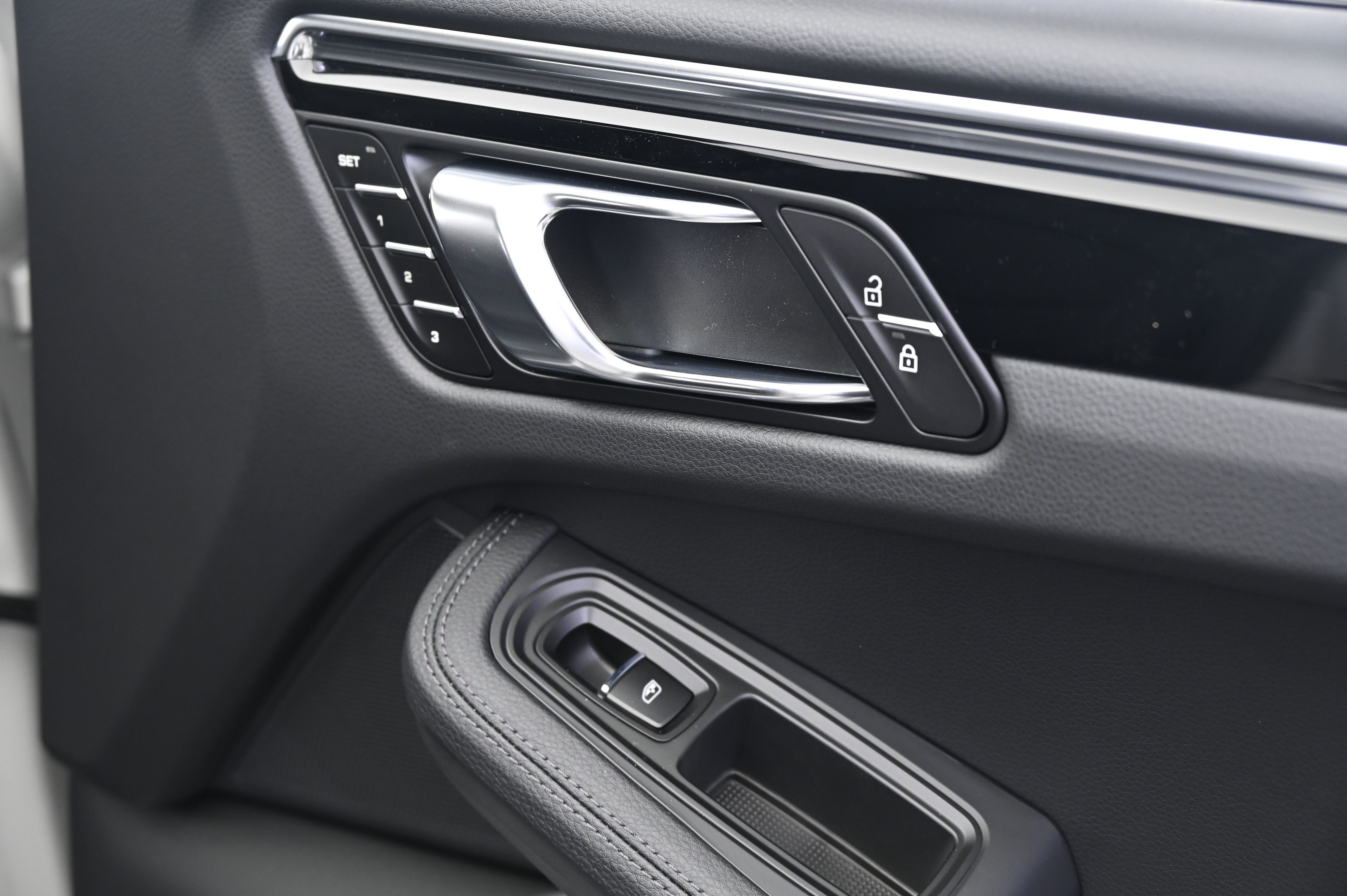 Thumbnail: 2026 Porsche Macan - 21