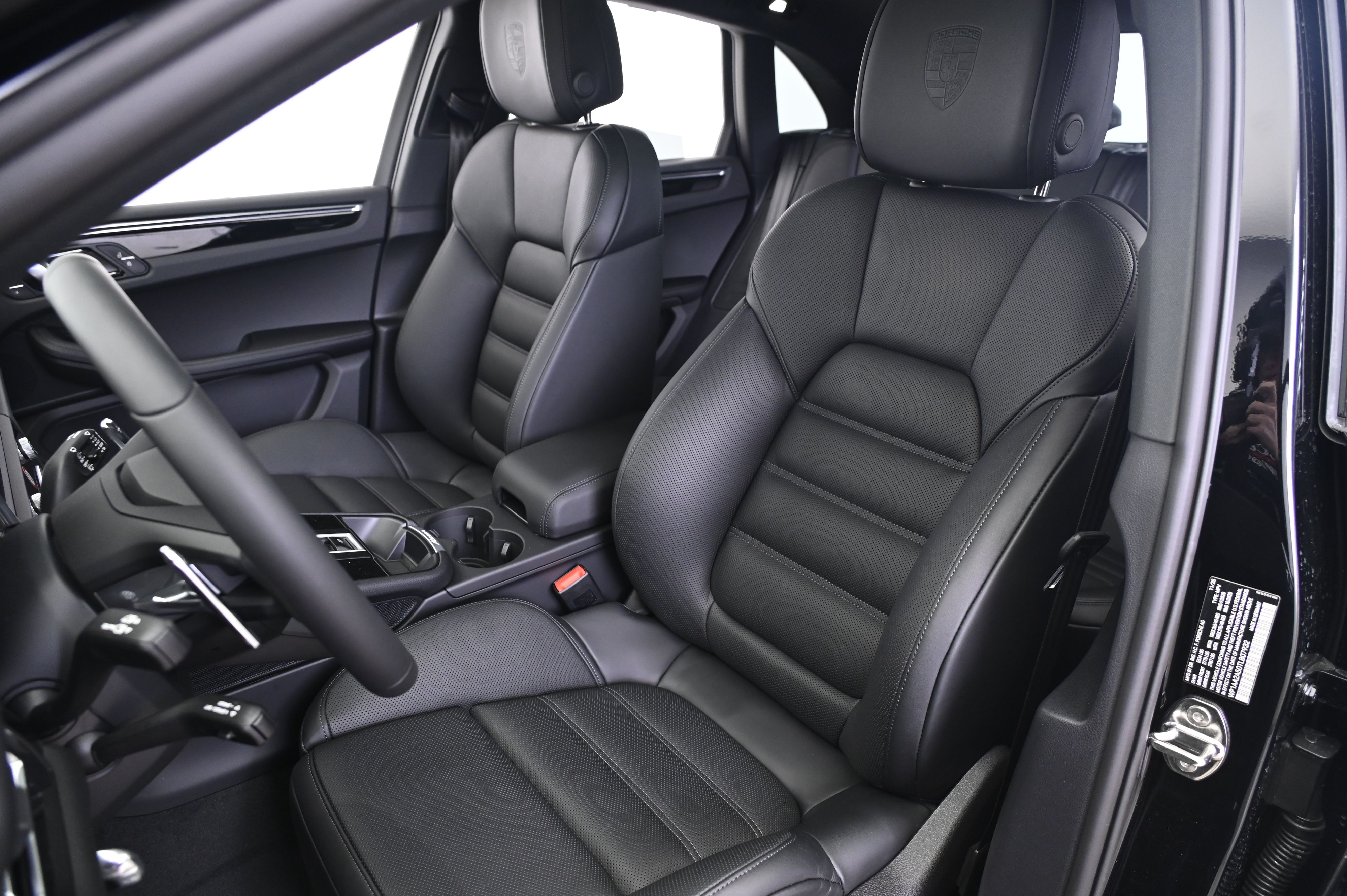 Thumbnail: 2026 Porsche Macan - 5