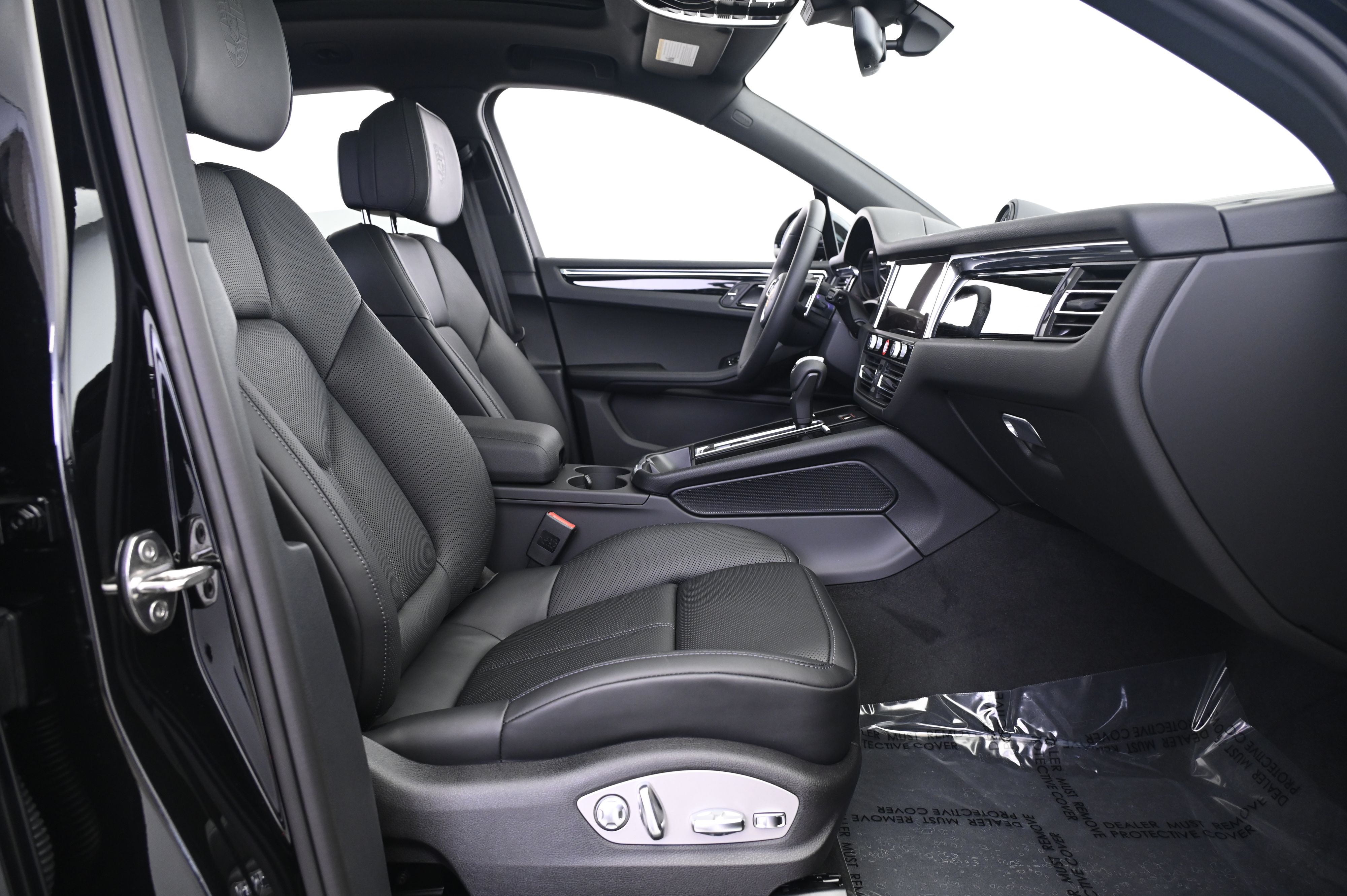 Thumbnail: 2026 Porsche Macan - 23