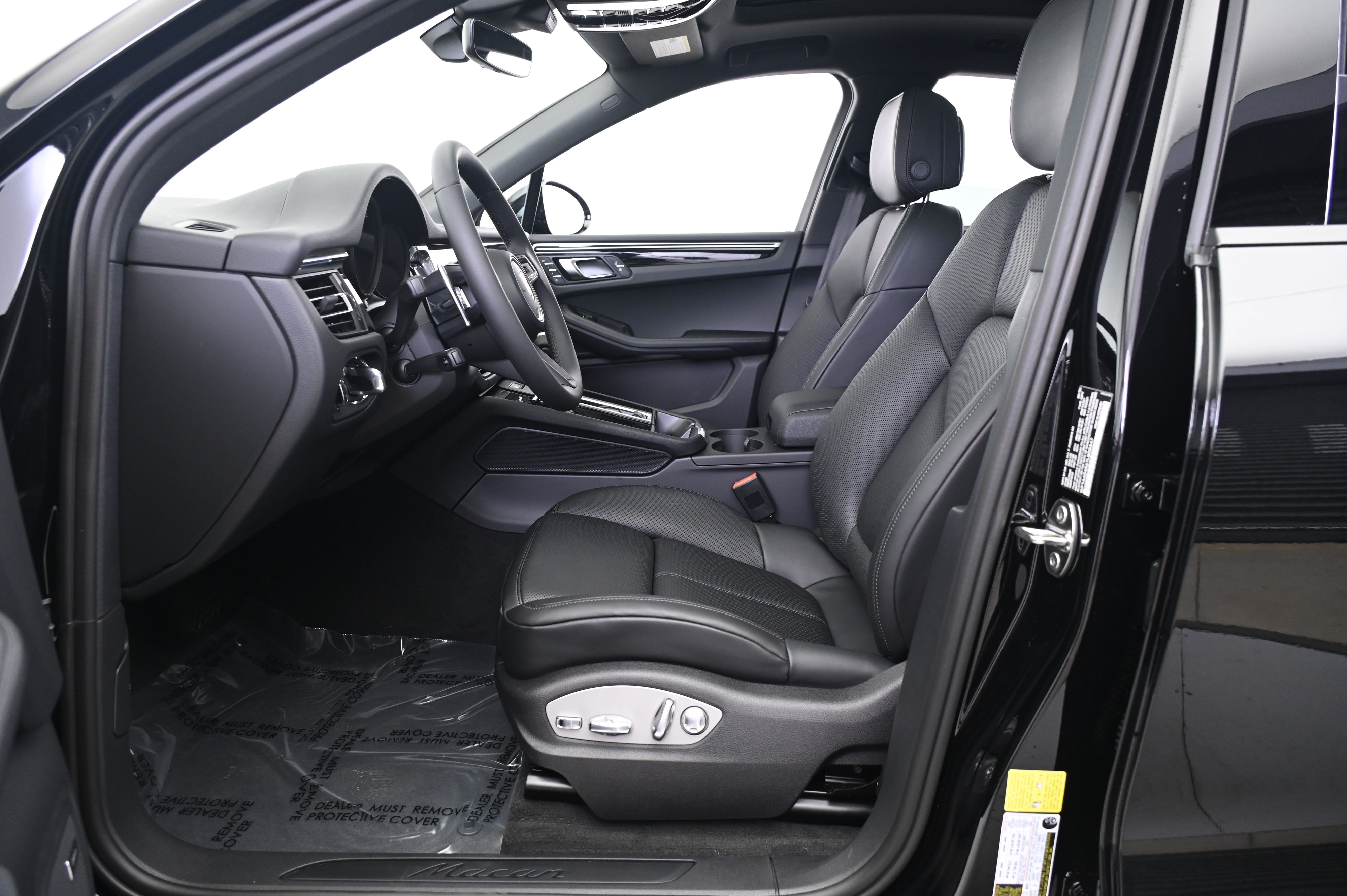 Thumbnail: 2026 Porsche Macan - 29