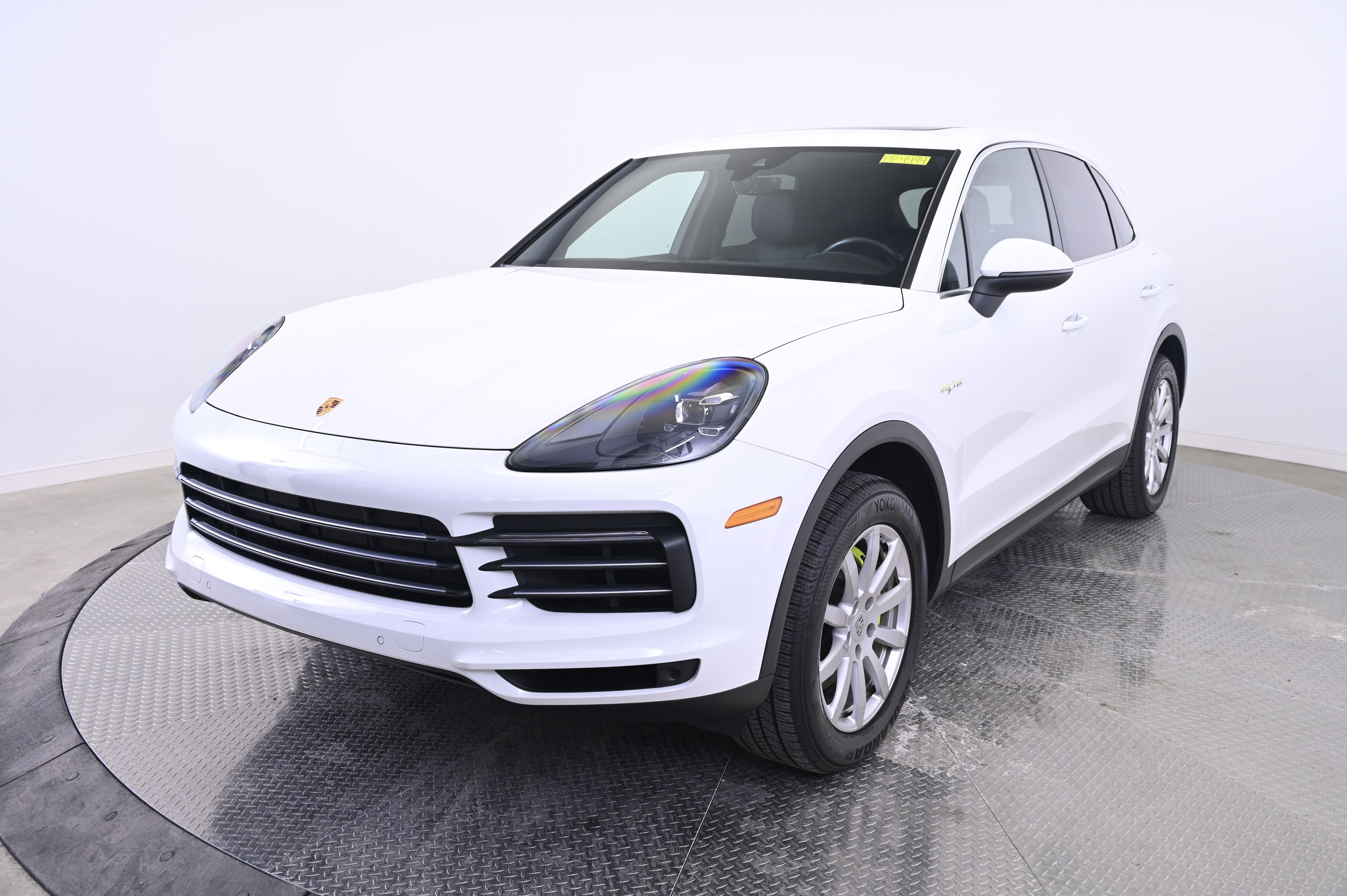 Thumbnail: 2022 Porsche Cayenne - 1