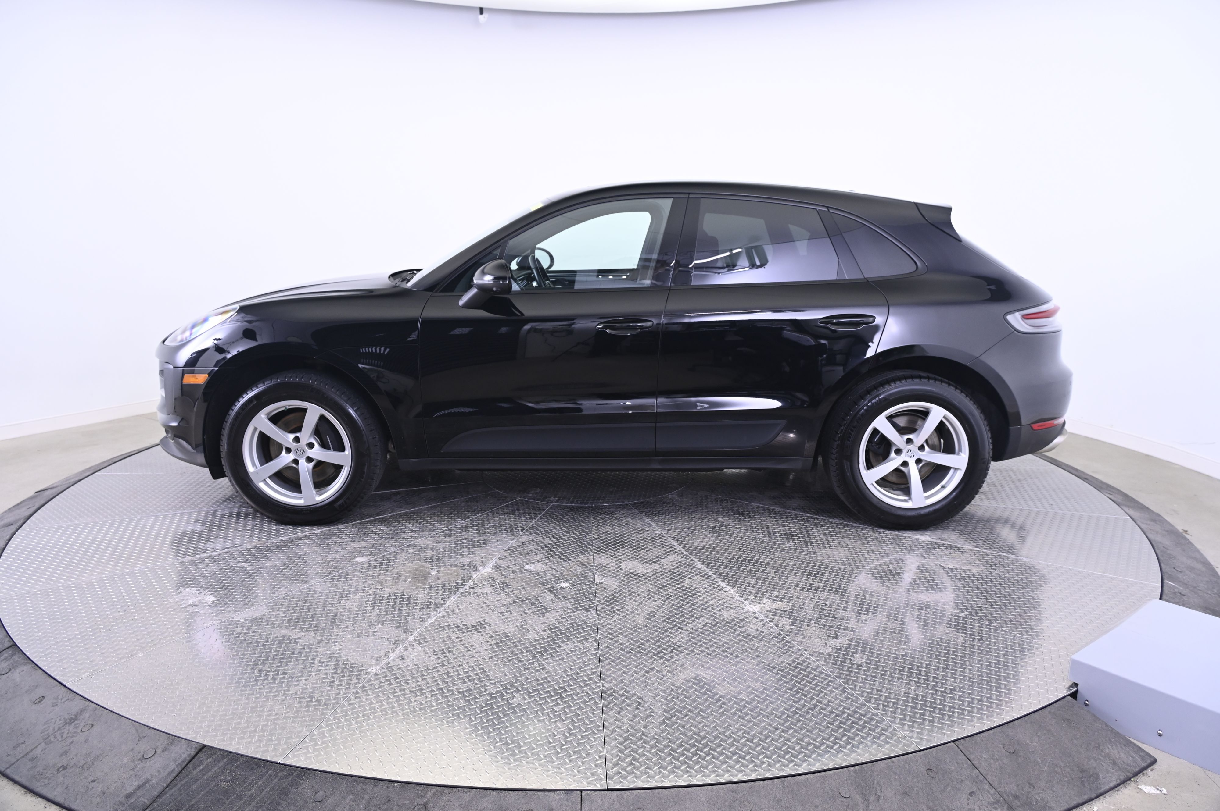 Thumbnail: 2019 Porsche Macan - 2