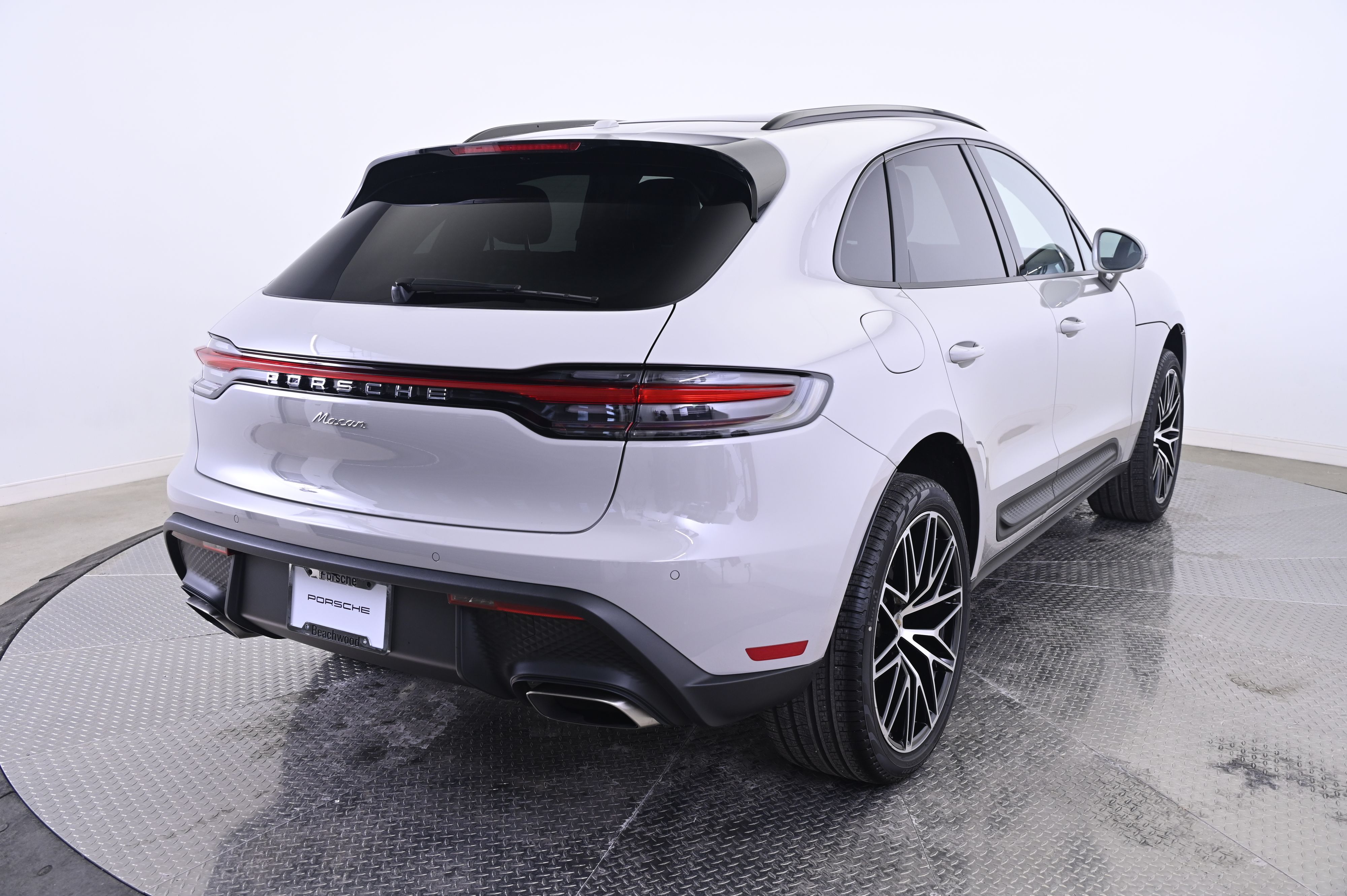 Thumbnail: 2026 Porsche Macan - 7