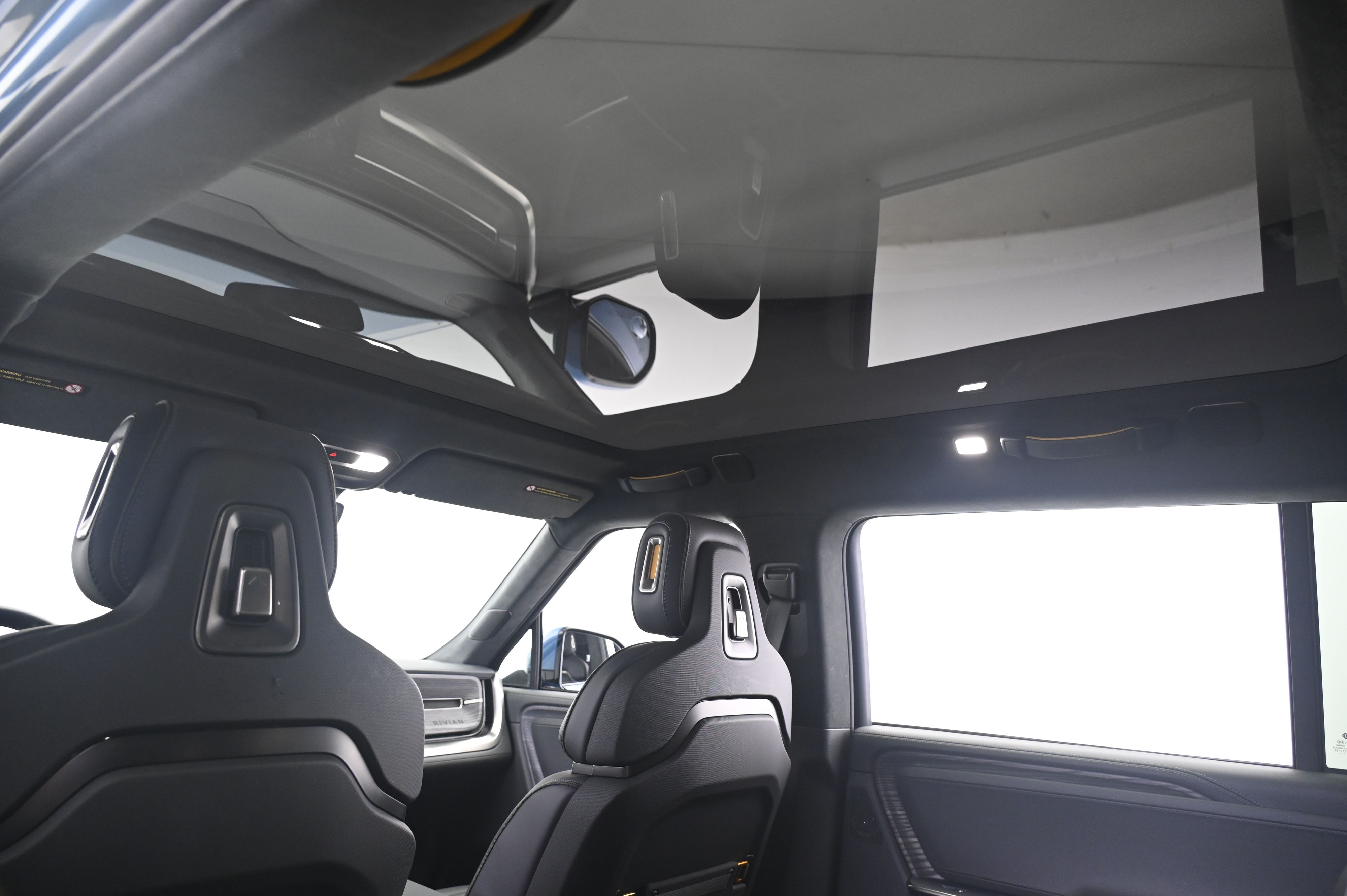 Thumbnail: 2024 Rivian R1S - 26