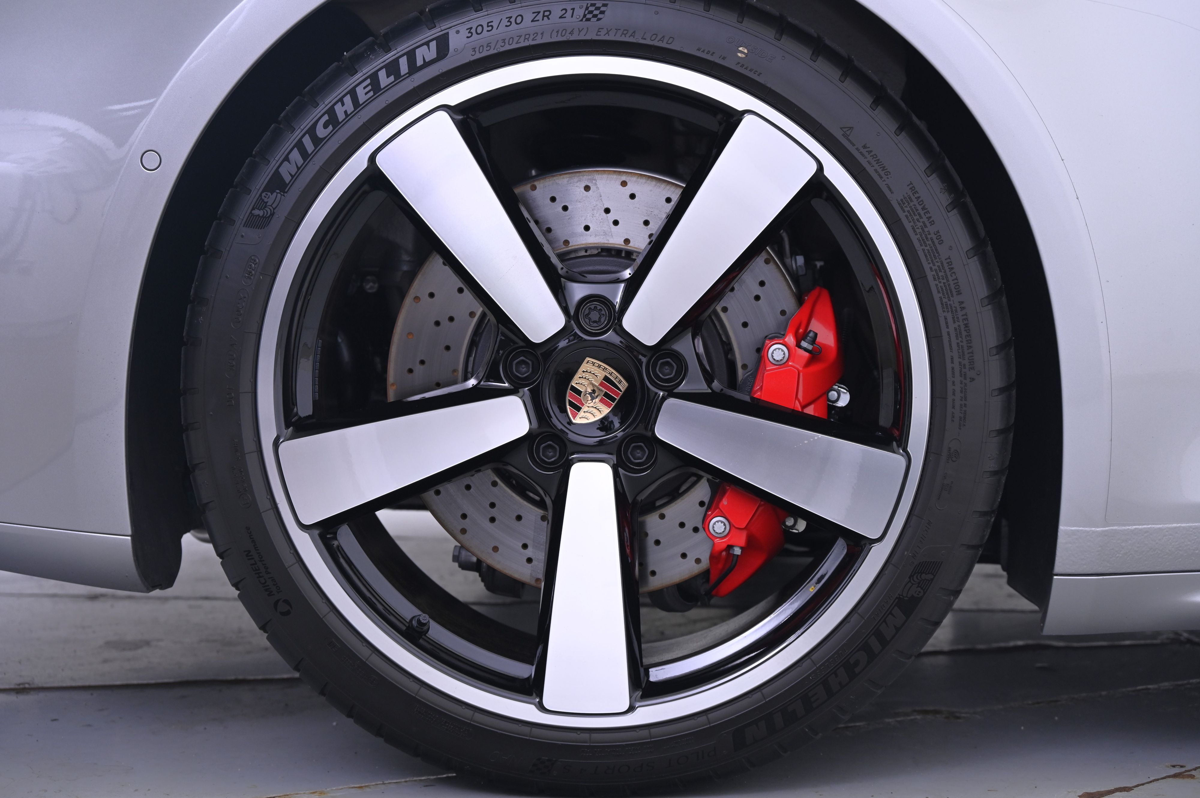 Thumbnail: 2025 Porsche 911 - 13