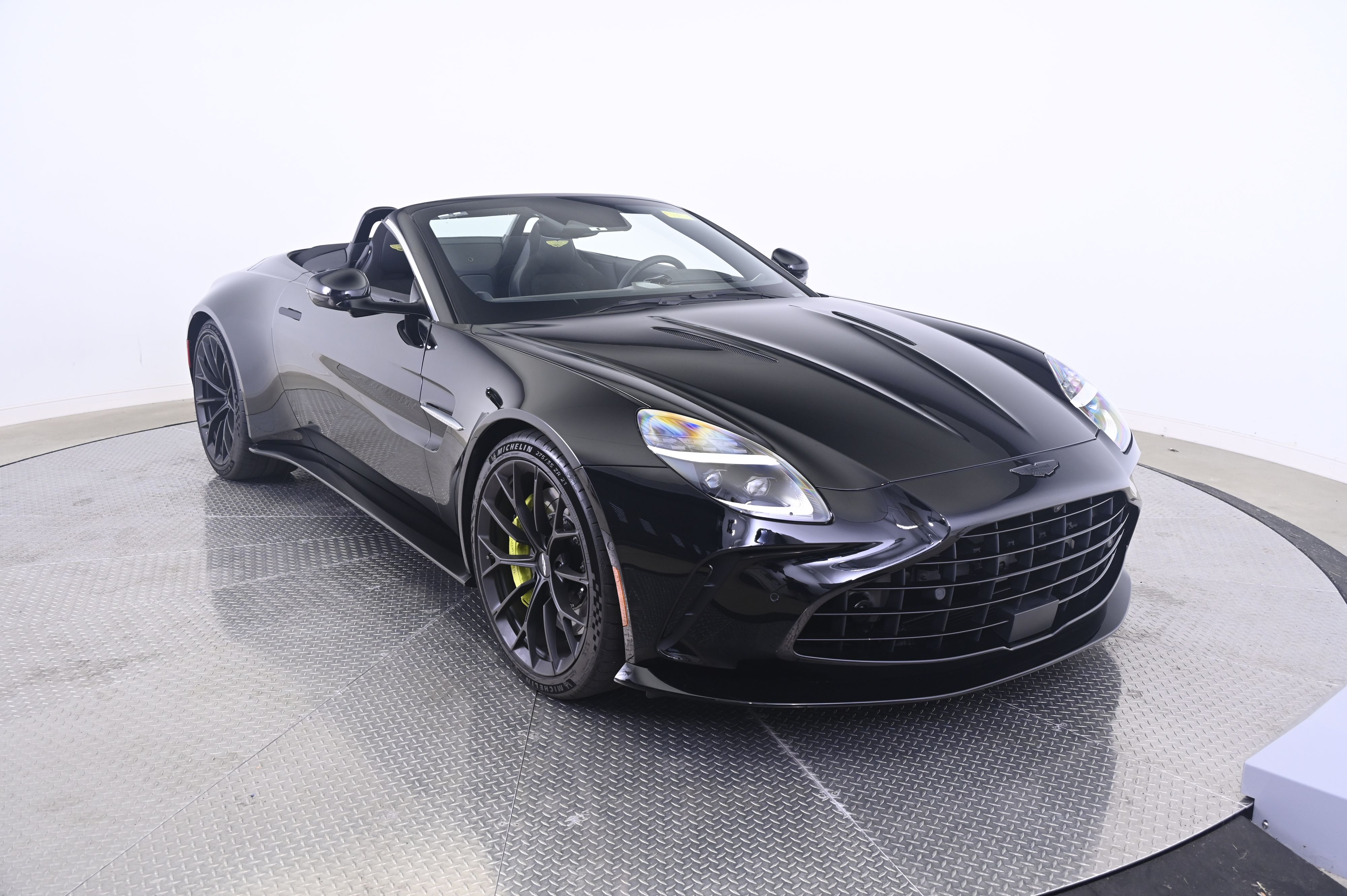 Thumbnail: 2026 Aston Martin Vantage - 9