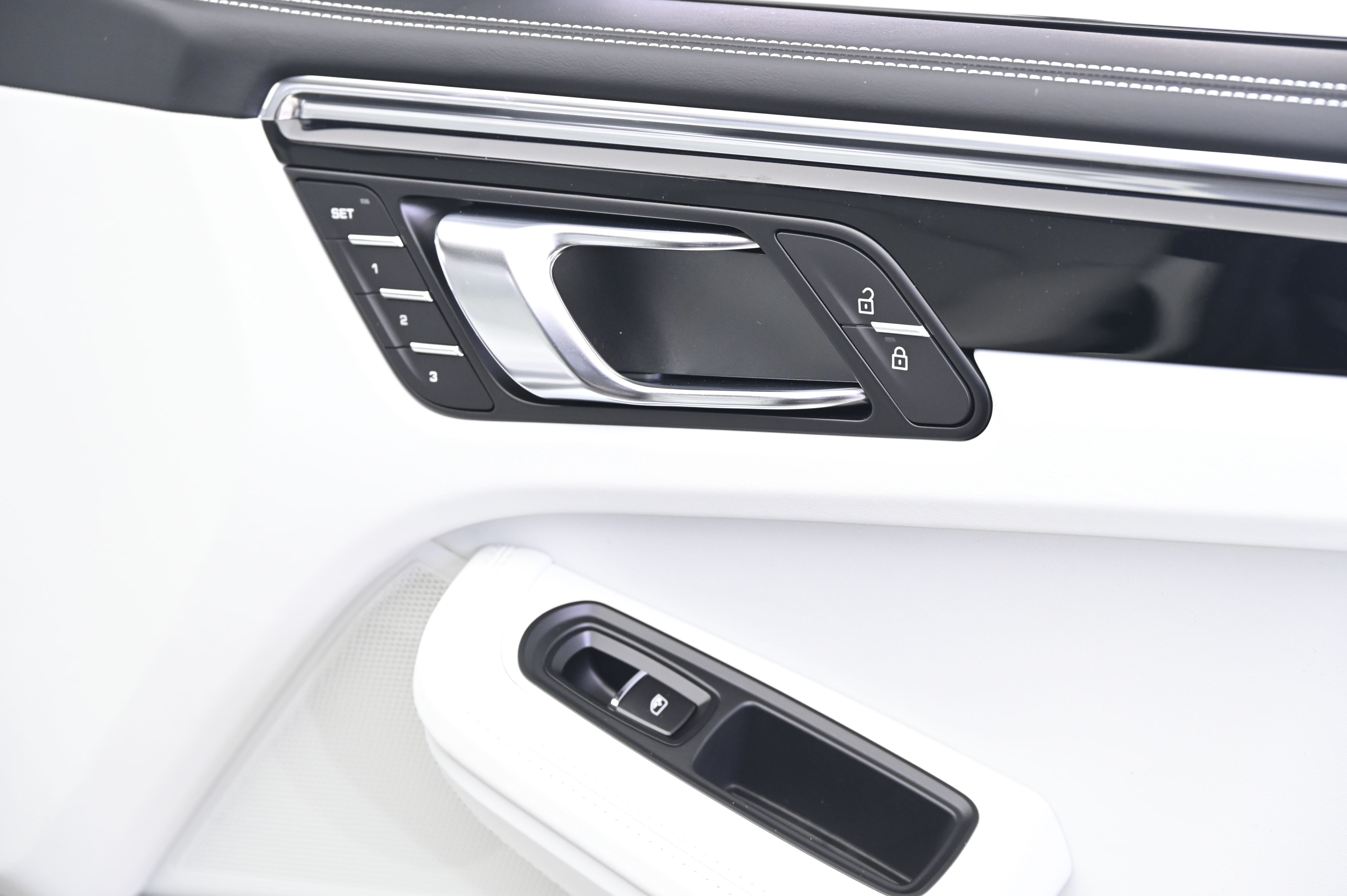 Thumbnail: 2026 Porsche Macan - 21