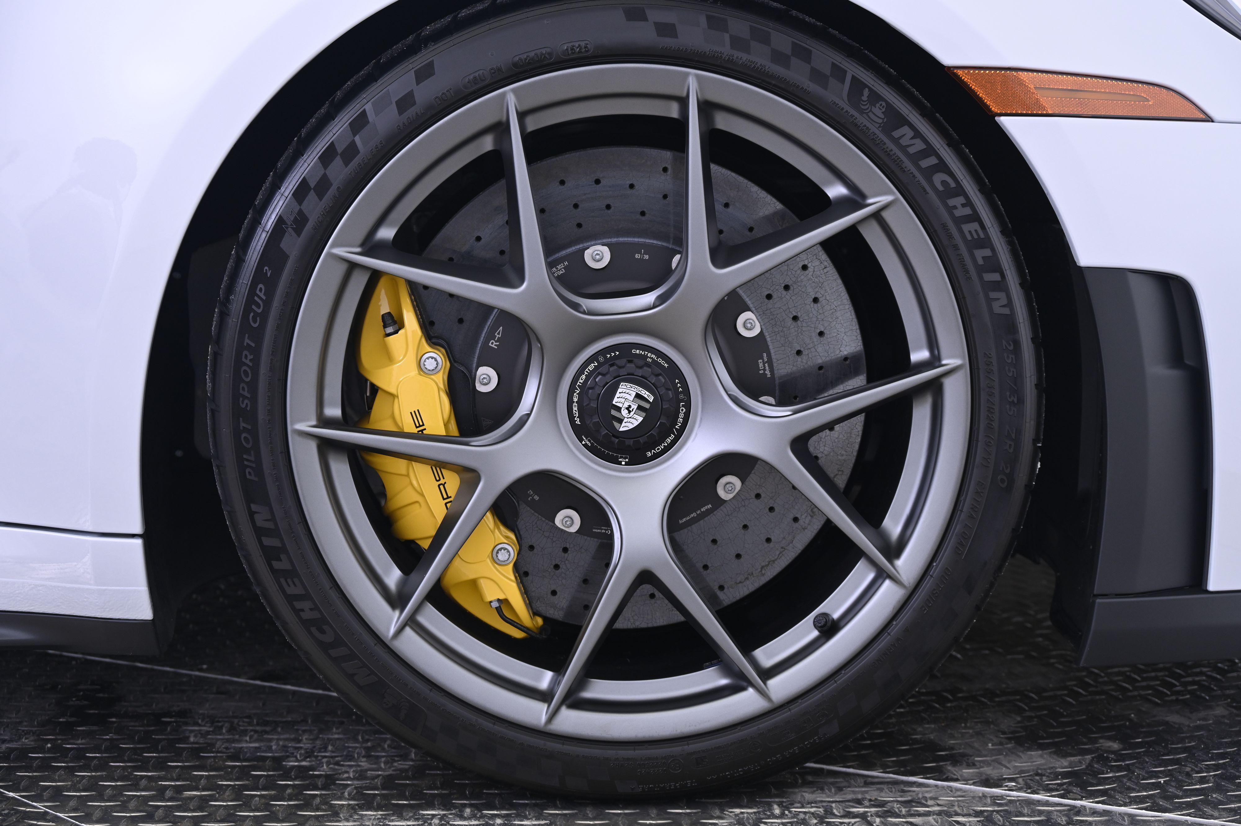 Thumbnail: 2025 Porsche 911 - 14