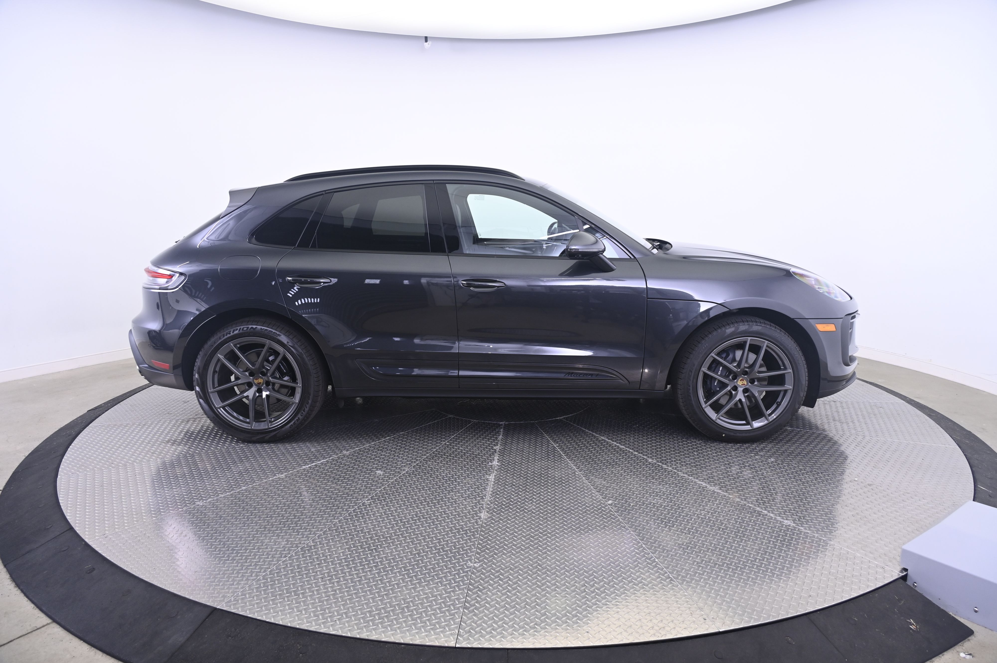 Thumbnail: 2026 Porsche Macan - 8