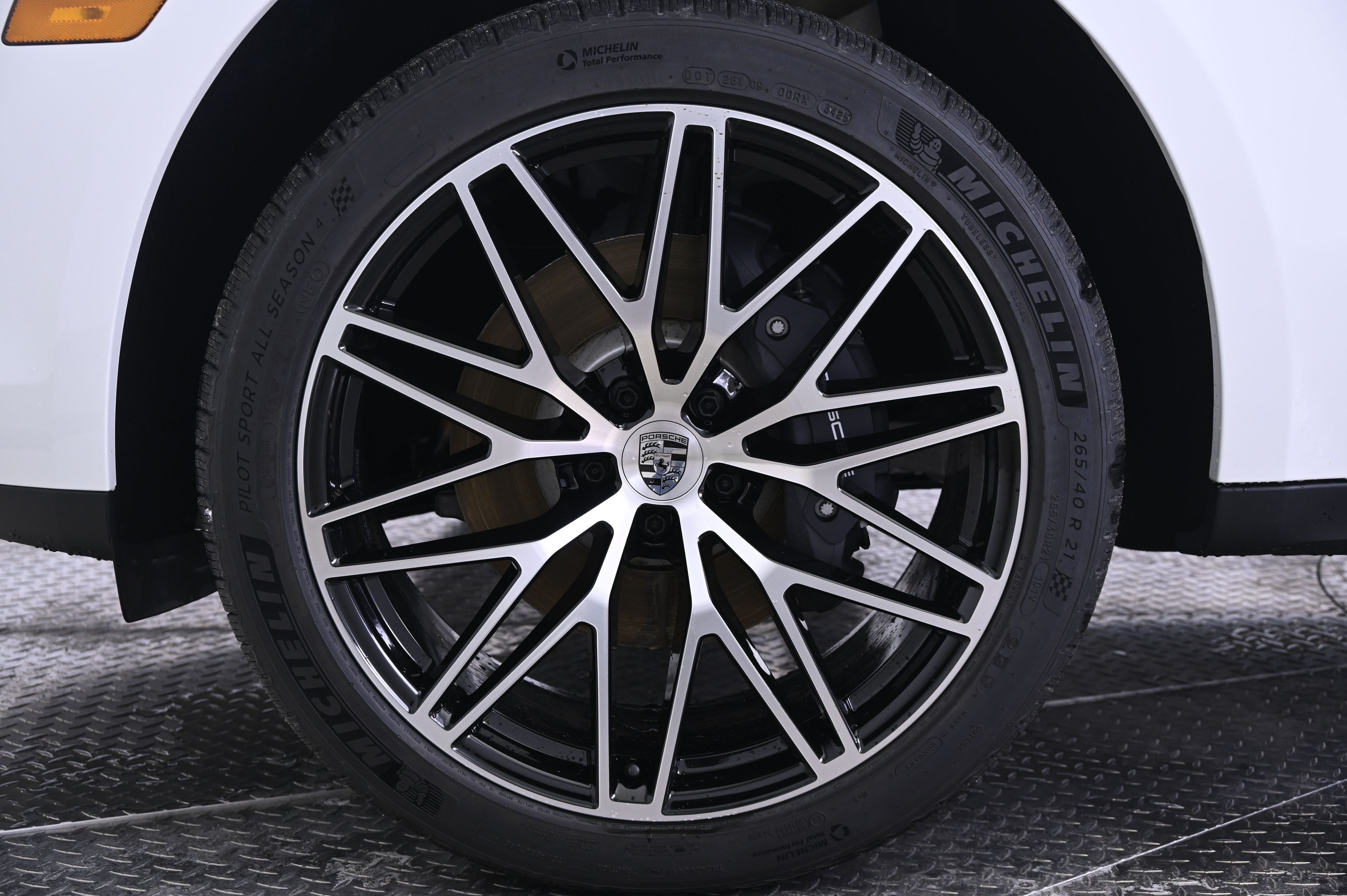 Thumbnail: 2026 Porsche Macan - 11