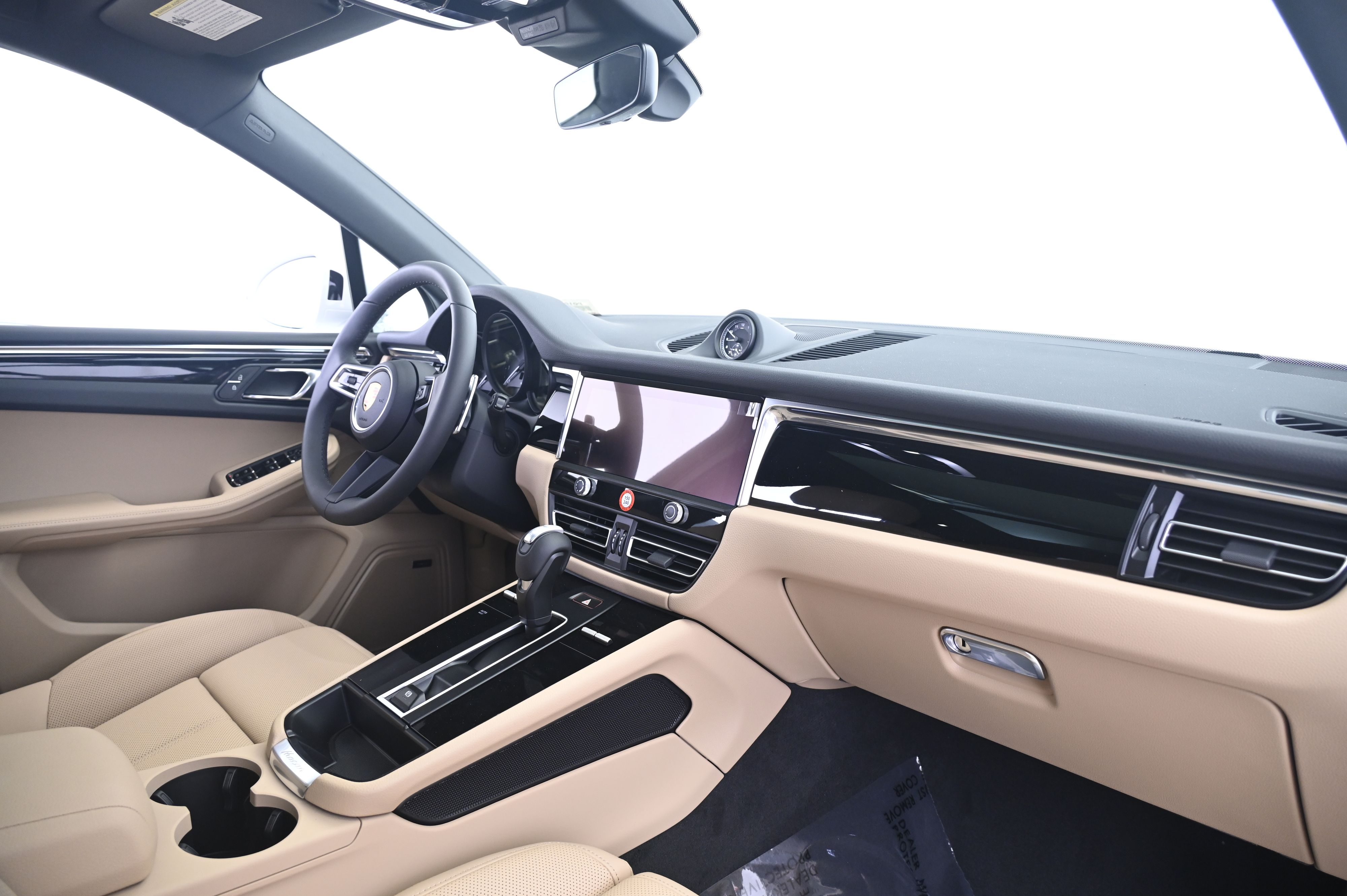 Thumbnail: 2026 Porsche Macan - 22