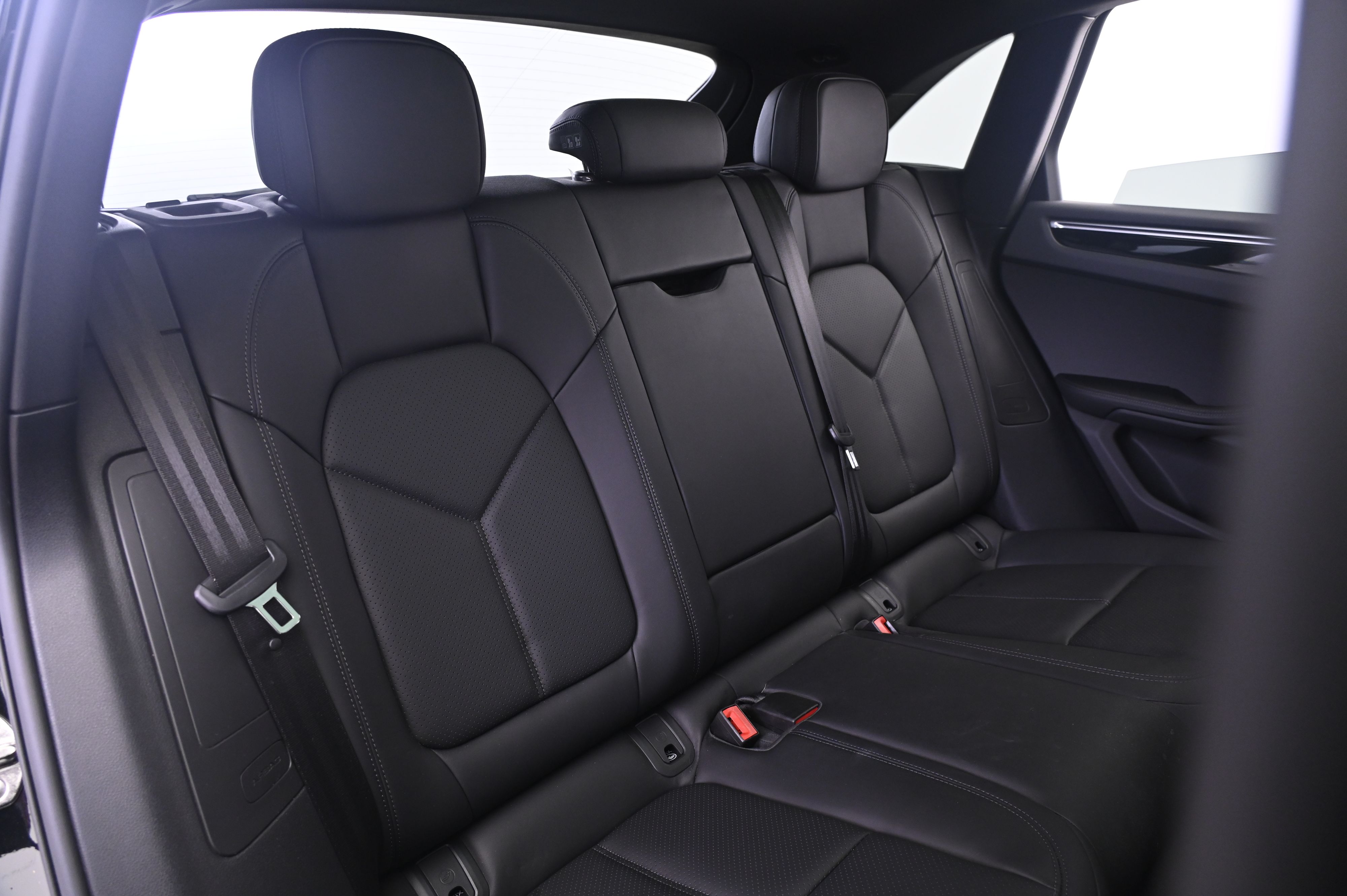 Thumbnail: 2021 Porsche Macan - 19