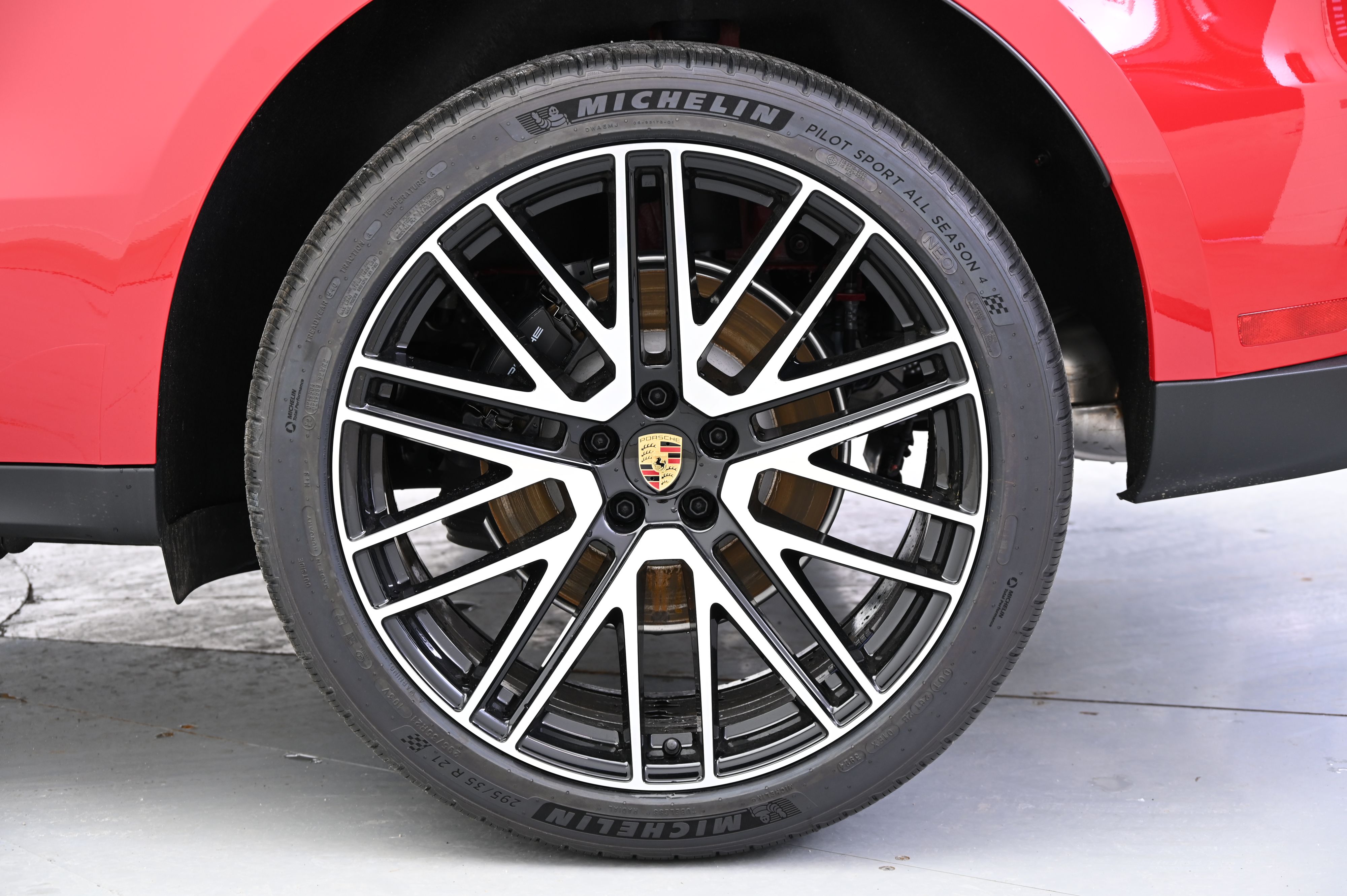 Thumbnail: 2025 Porsche Macan - 16