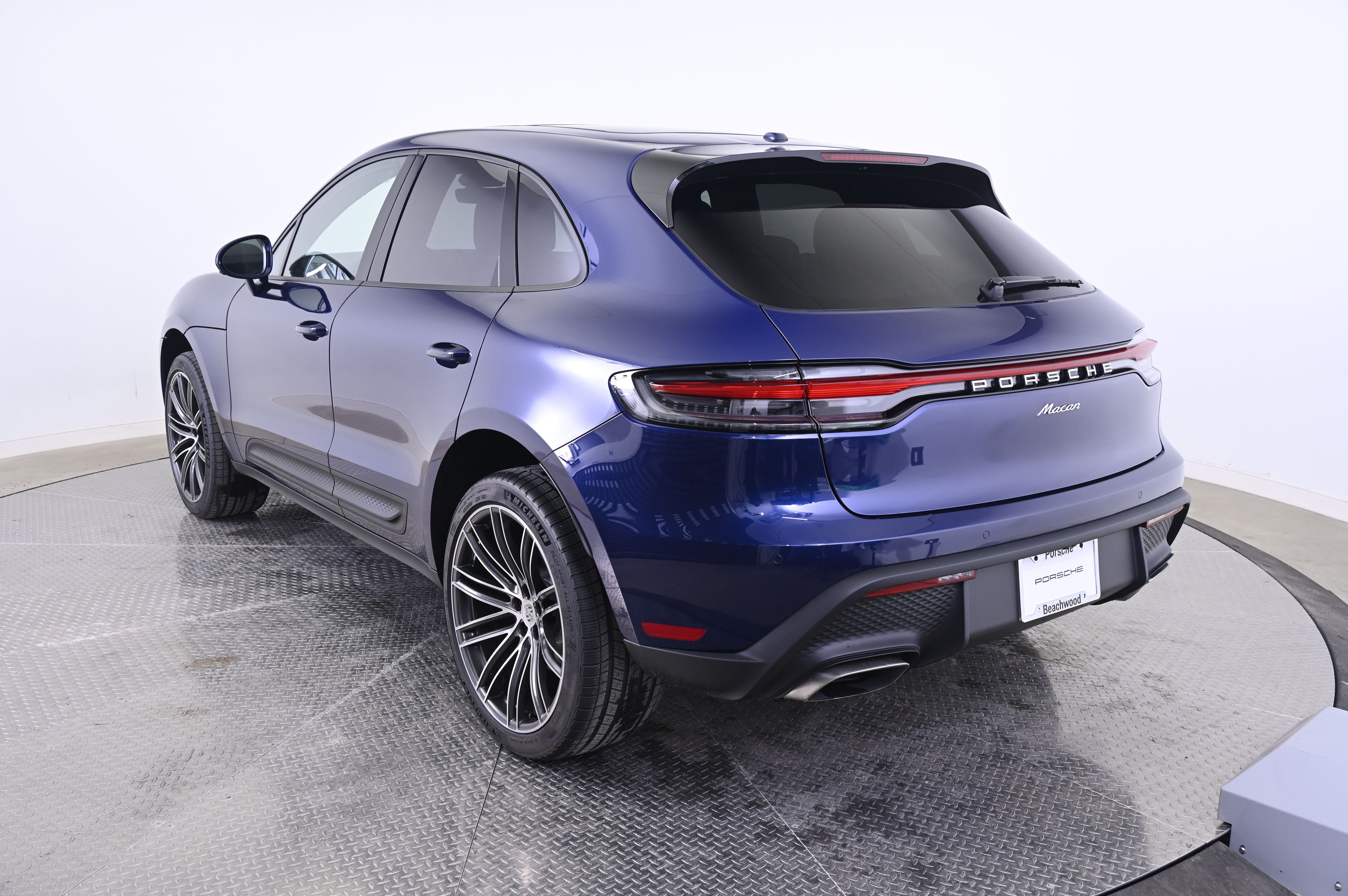 Thumbnail: 2026 Porsche Macan - 3