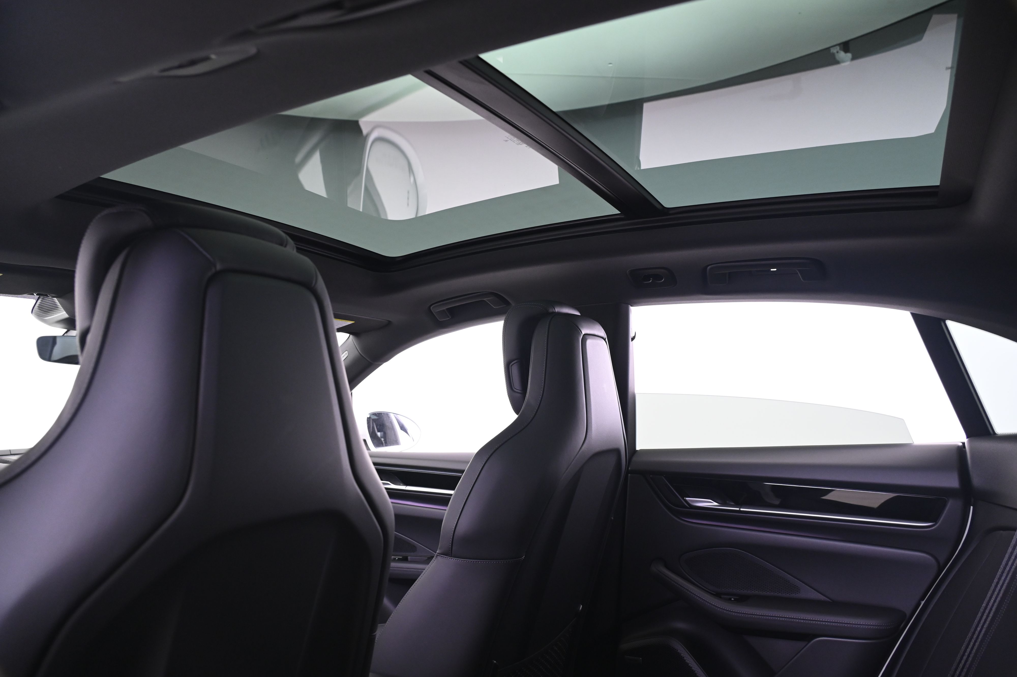 Thumbnail: 2025 Porsche Macan - 26