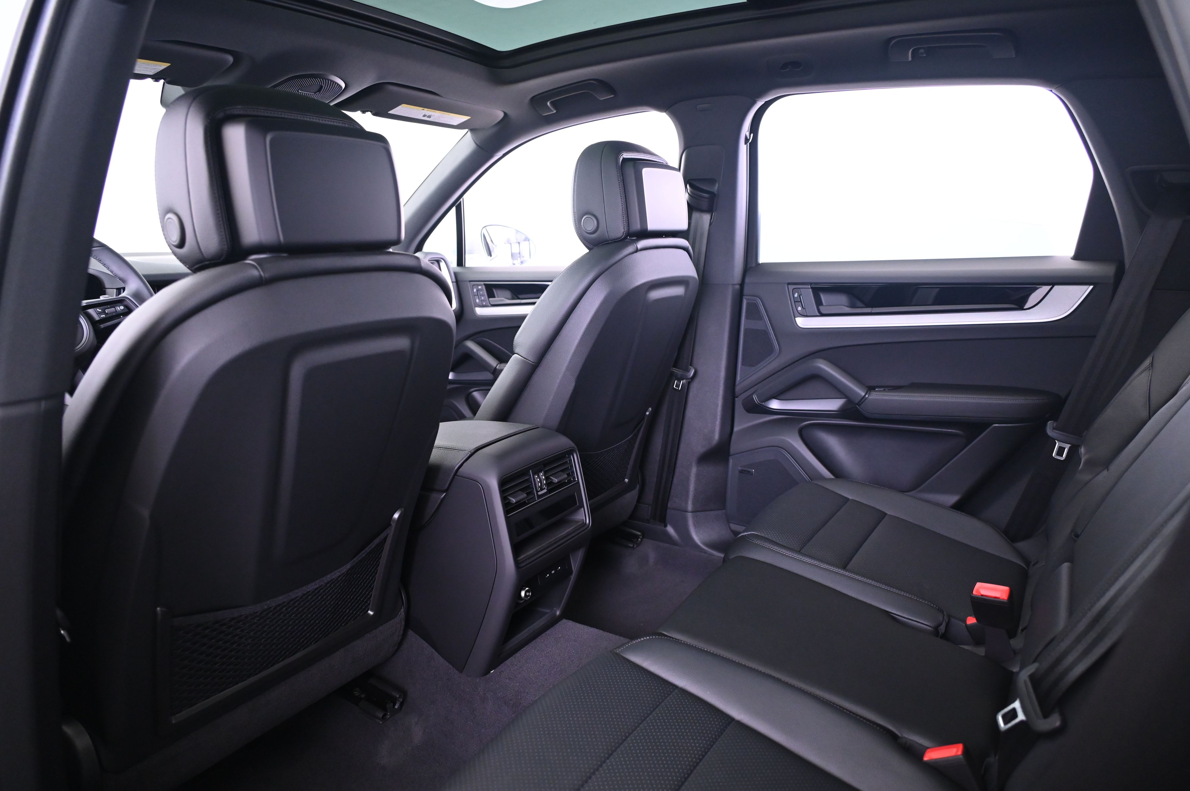 Thumbnail: 2025 Porsche Cayenne - 32