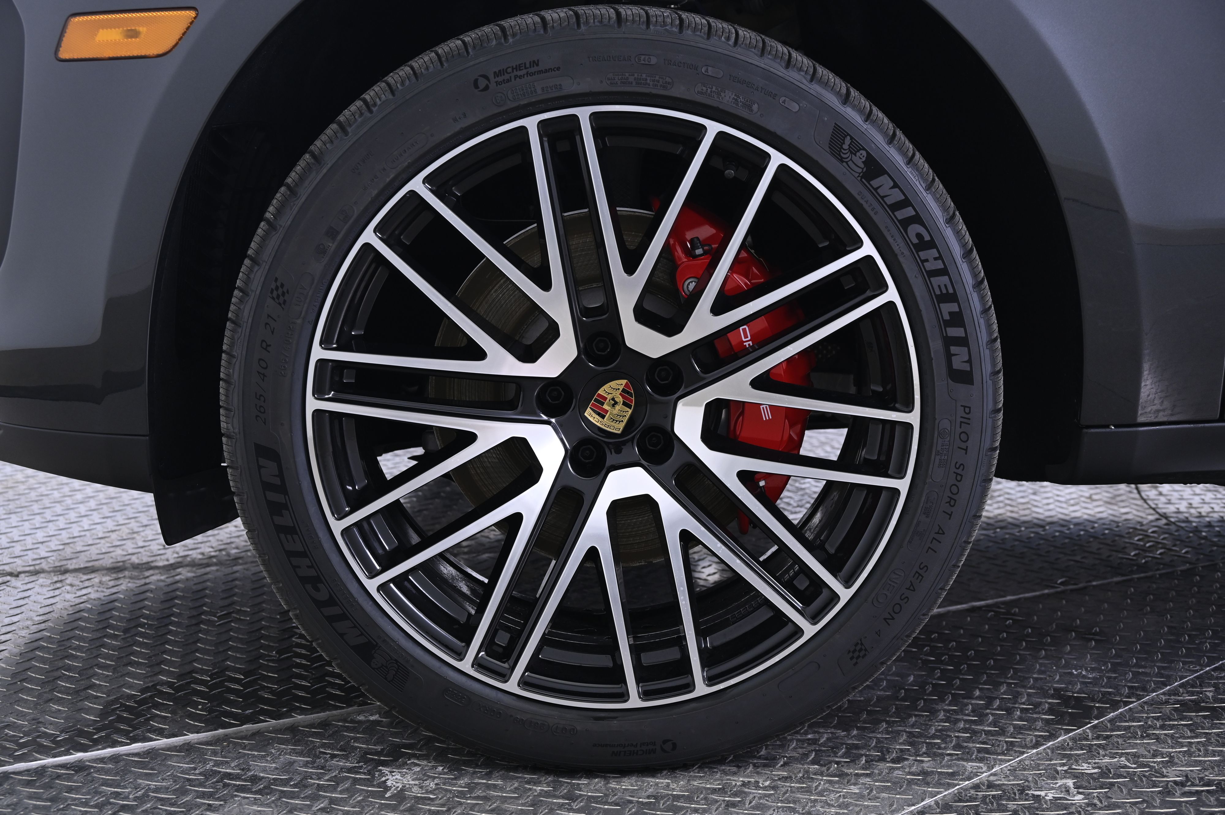 Thumbnail: 2026 Porsche Macan - 11