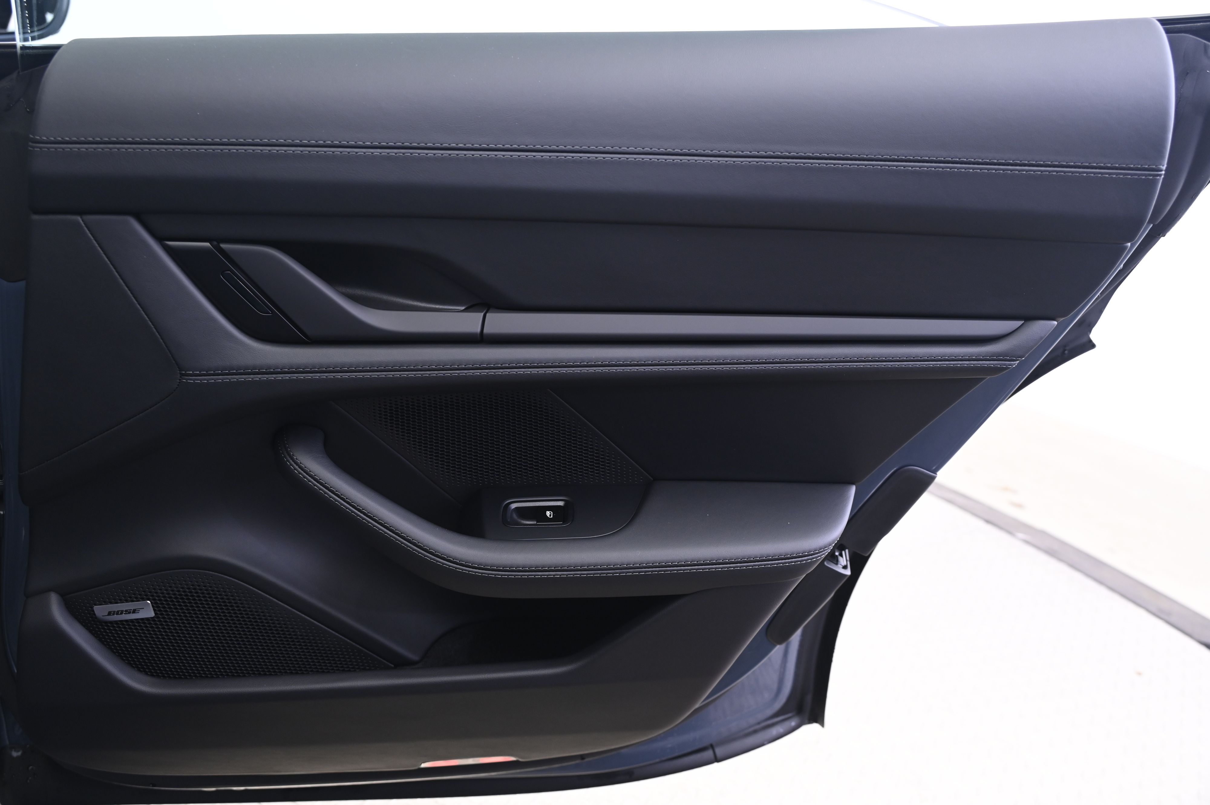 Thumbnail: 2026 Porsche Taycan - 17