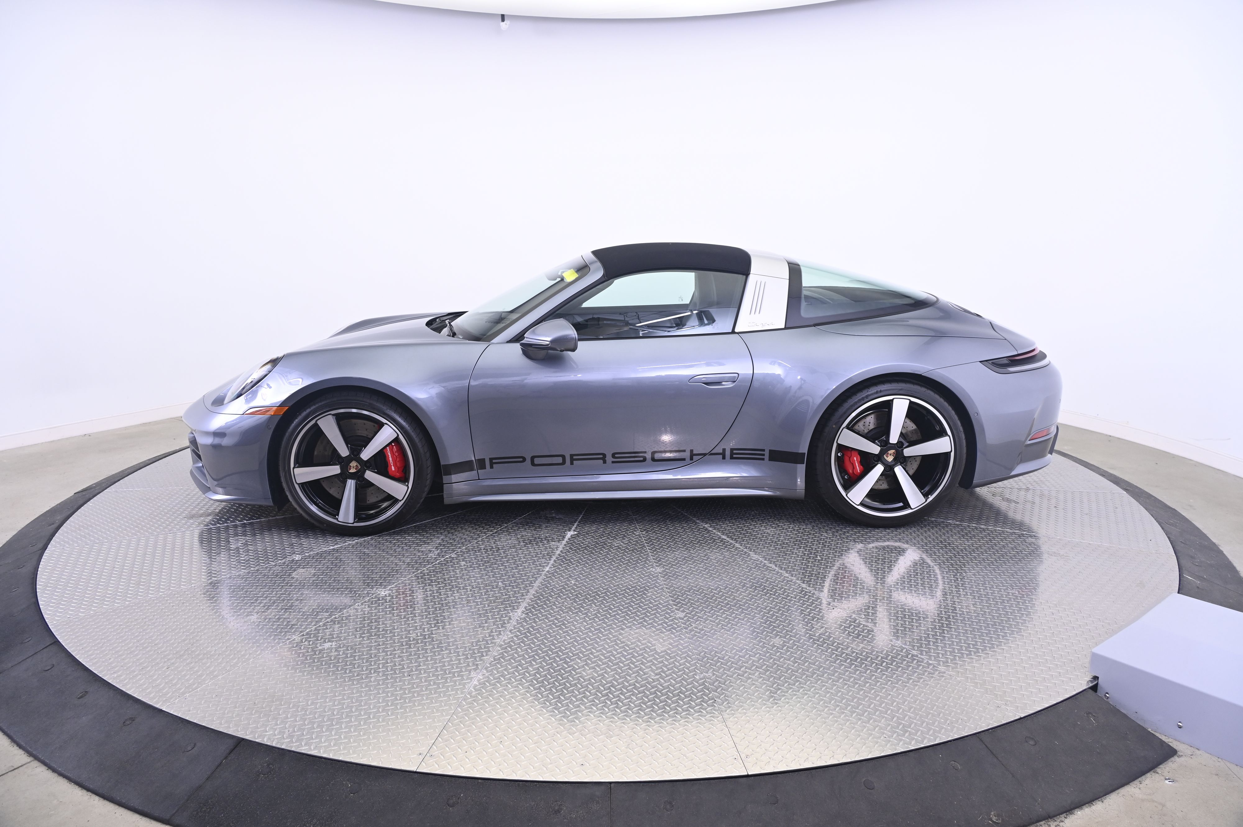 Thumbnail: 2026 Porsche 911 - 12