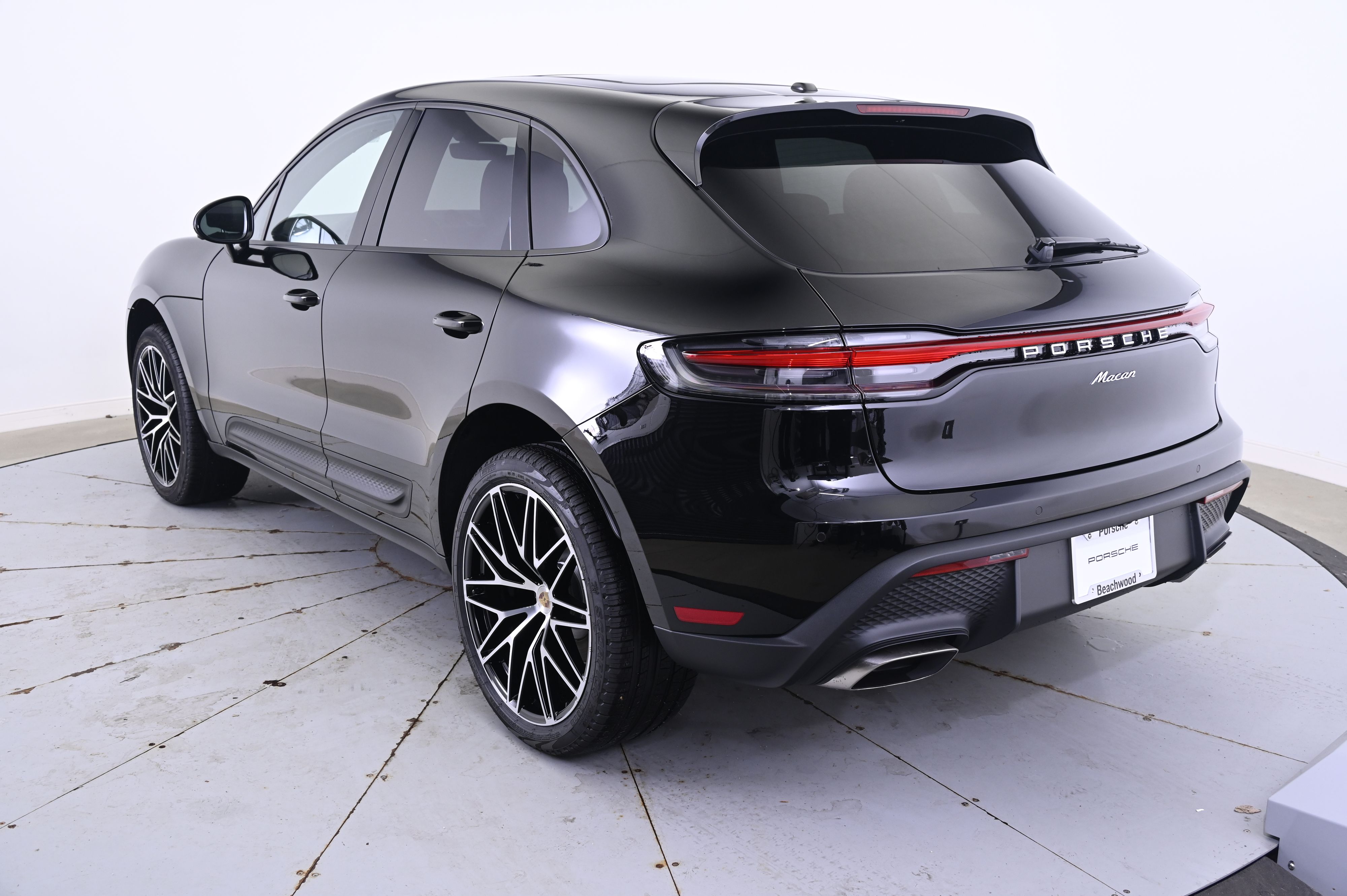 Thumbnail: 2026 Porsche Macan - 3
