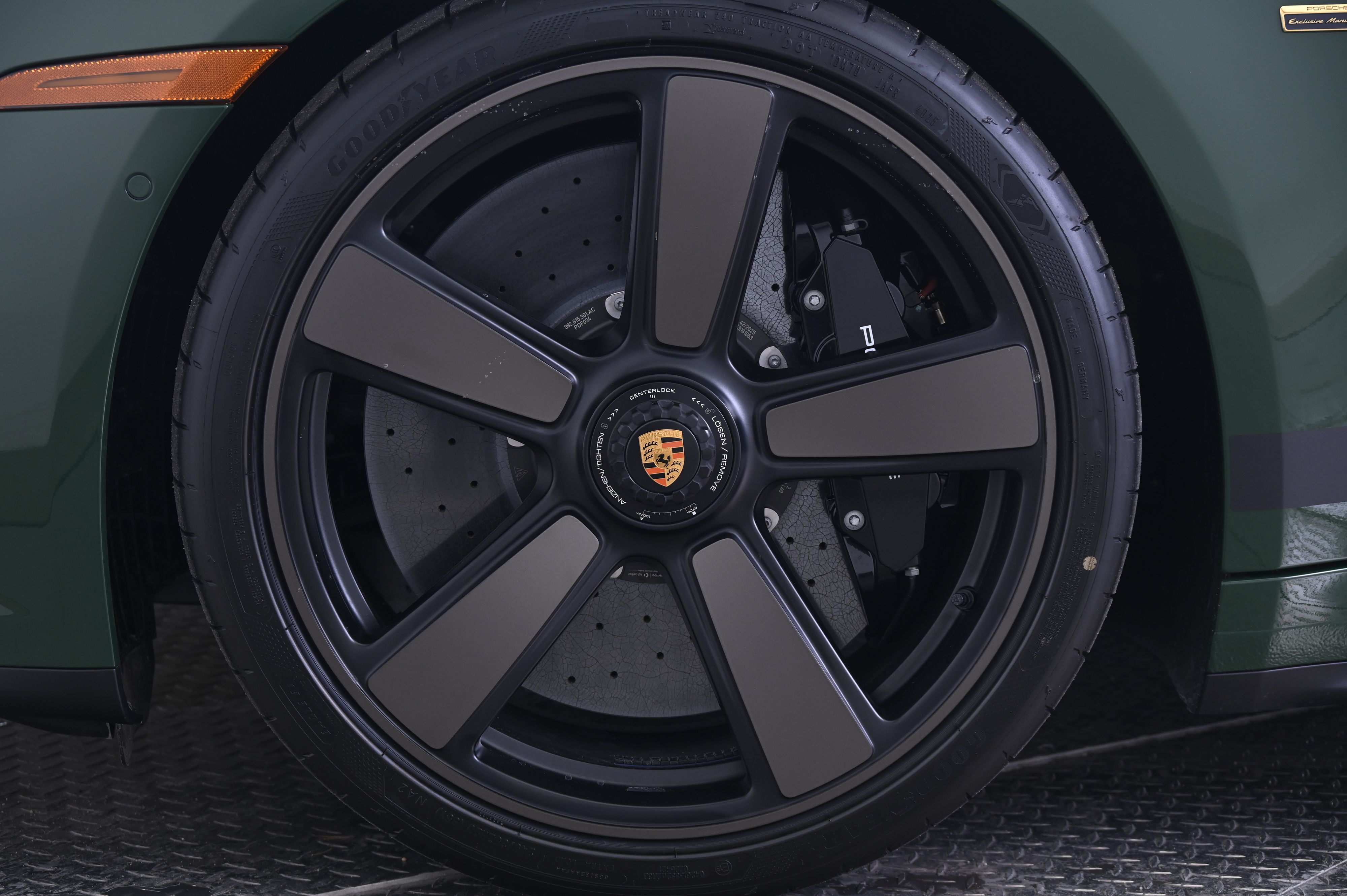 Thumbnail: 2026 Porsche 911 - 17