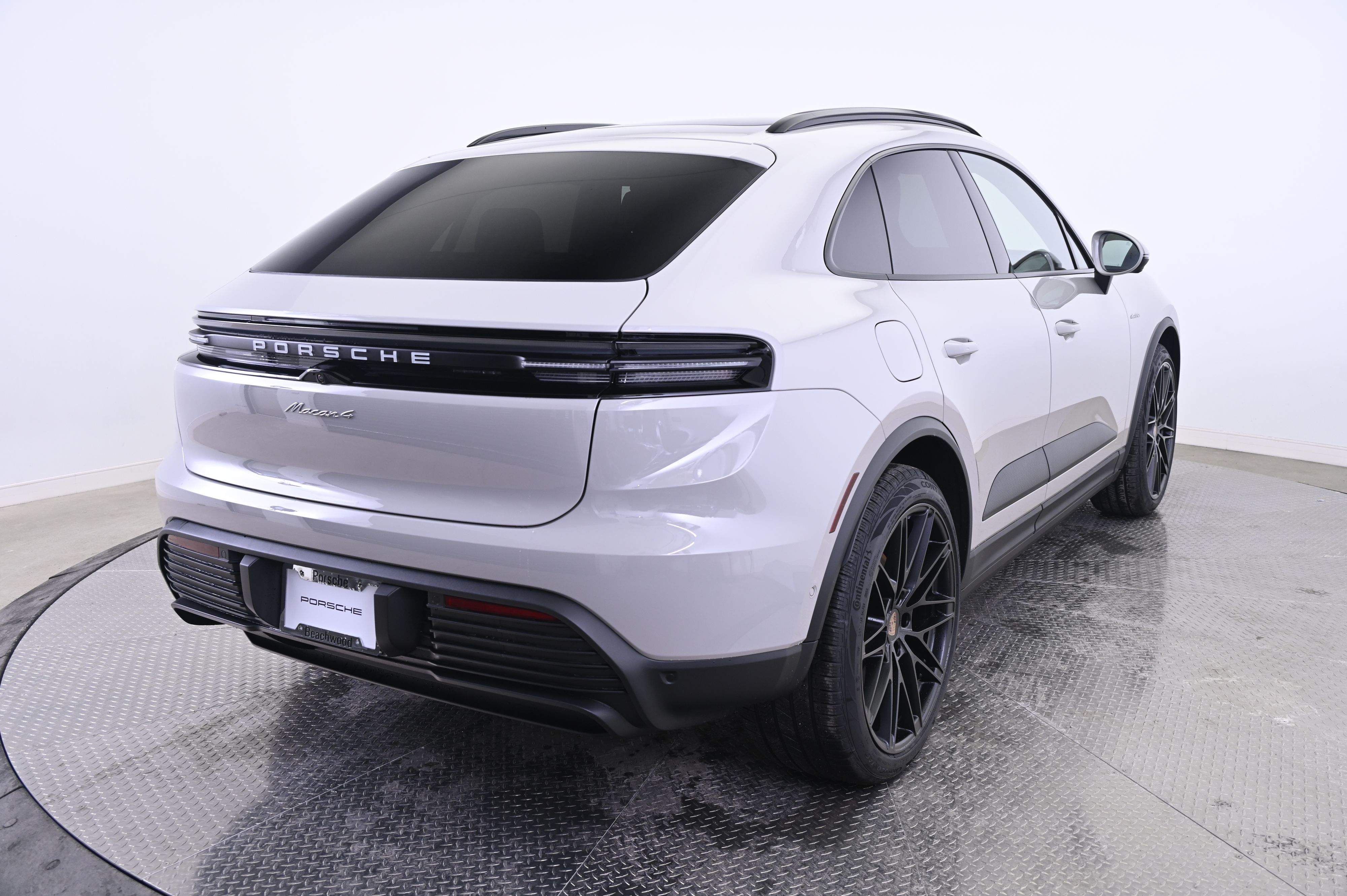 Thumbnail: 2026 Porsche Macan - 7