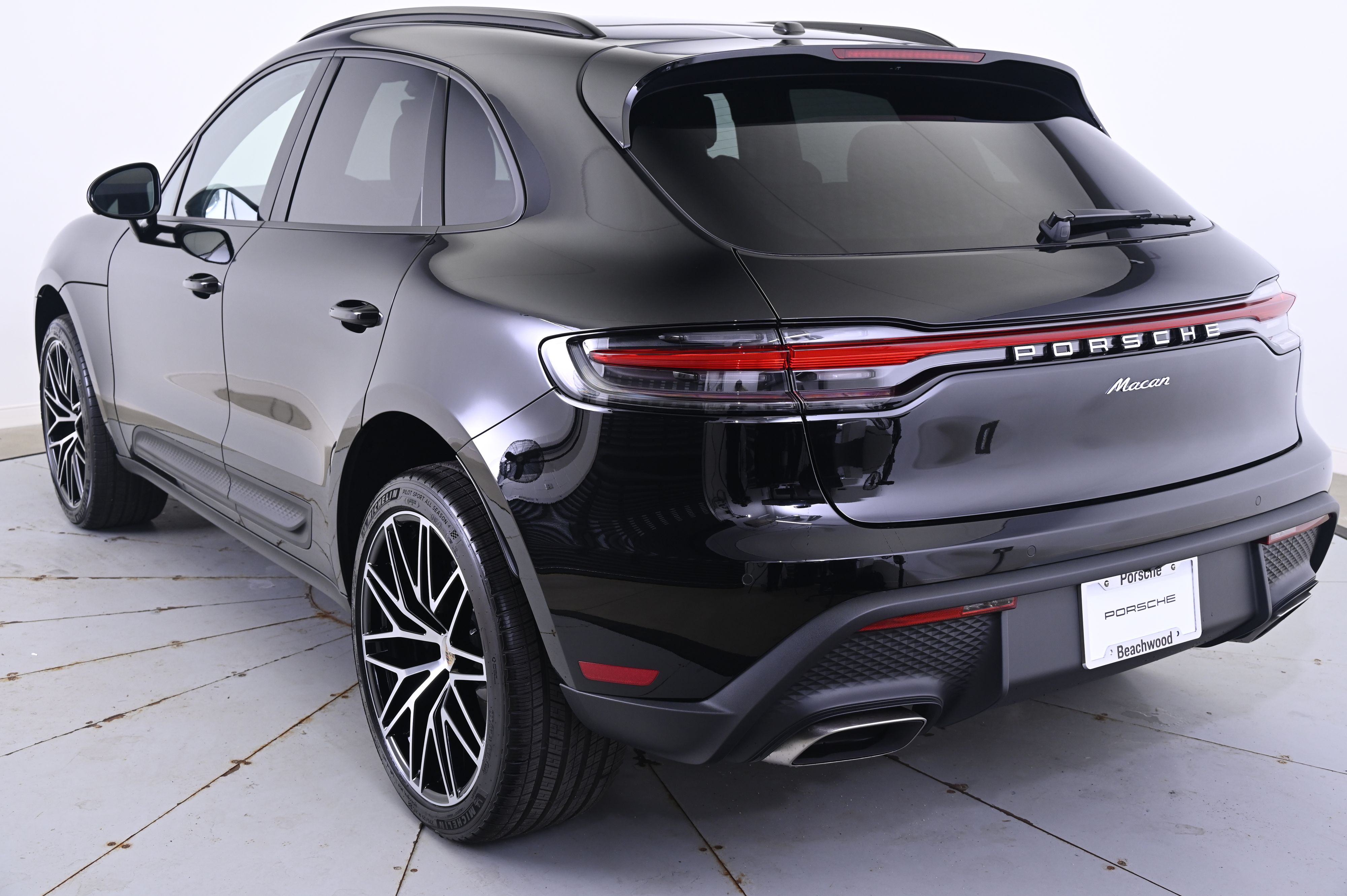 Thumbnail: 2026 Porsche Macan - 3
