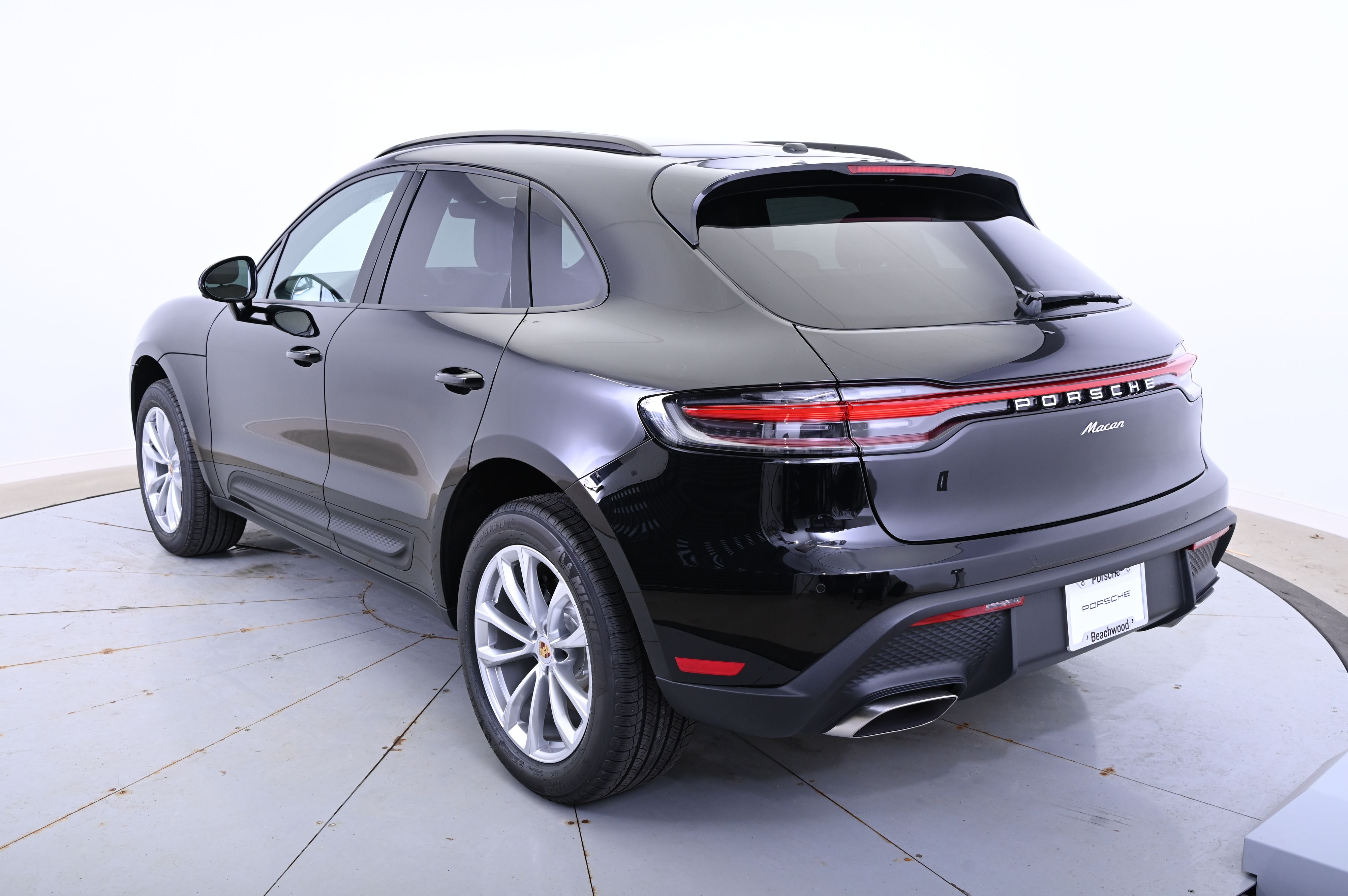 Thumbnail: 2025 Porsche Macan - 3