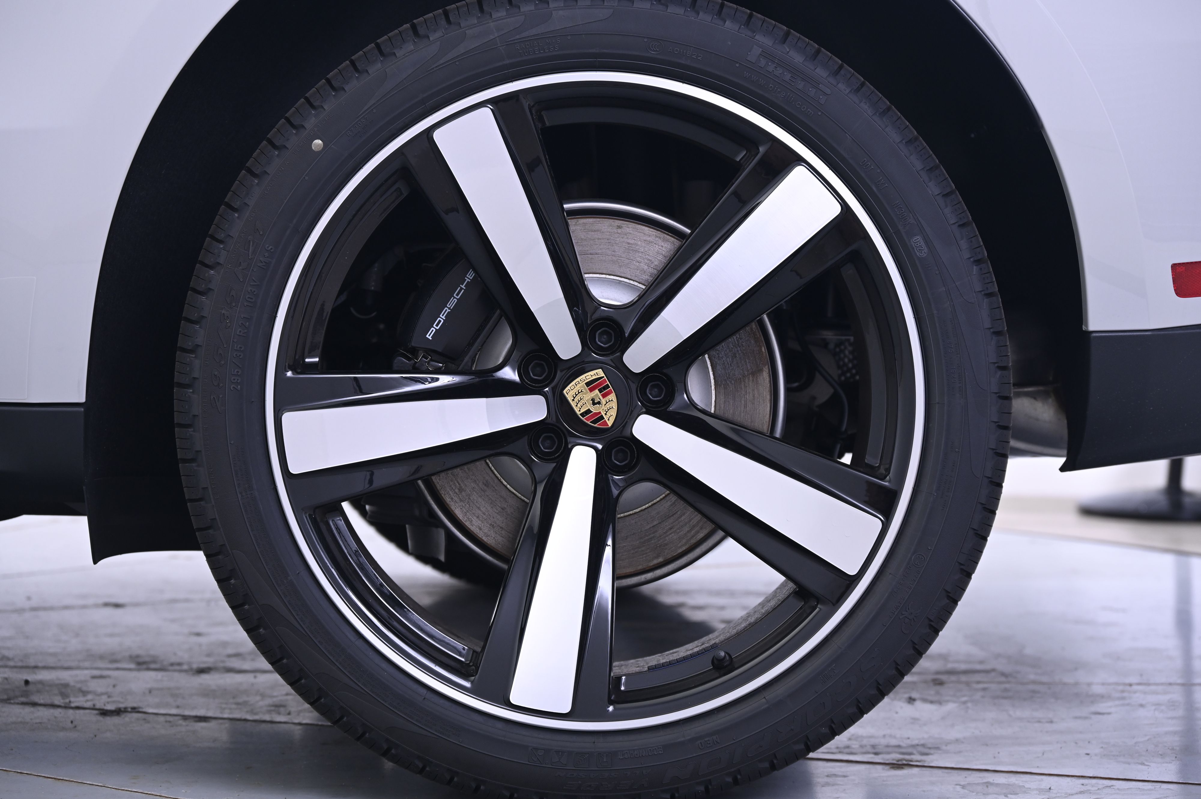 Thumbnail: 2025 Porsche Macan - 12