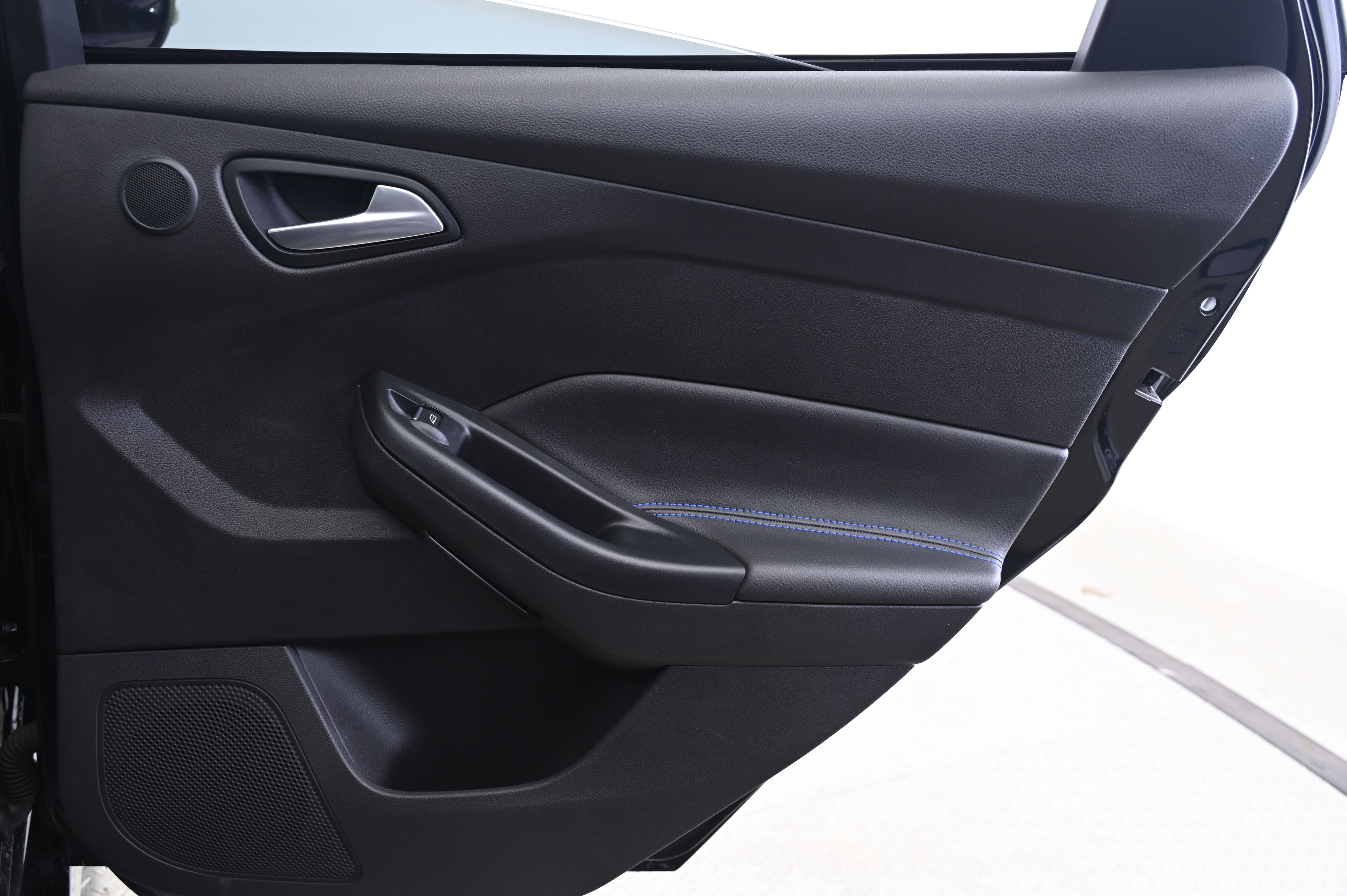 Thumbnail: 2016 Ford Focus - 17