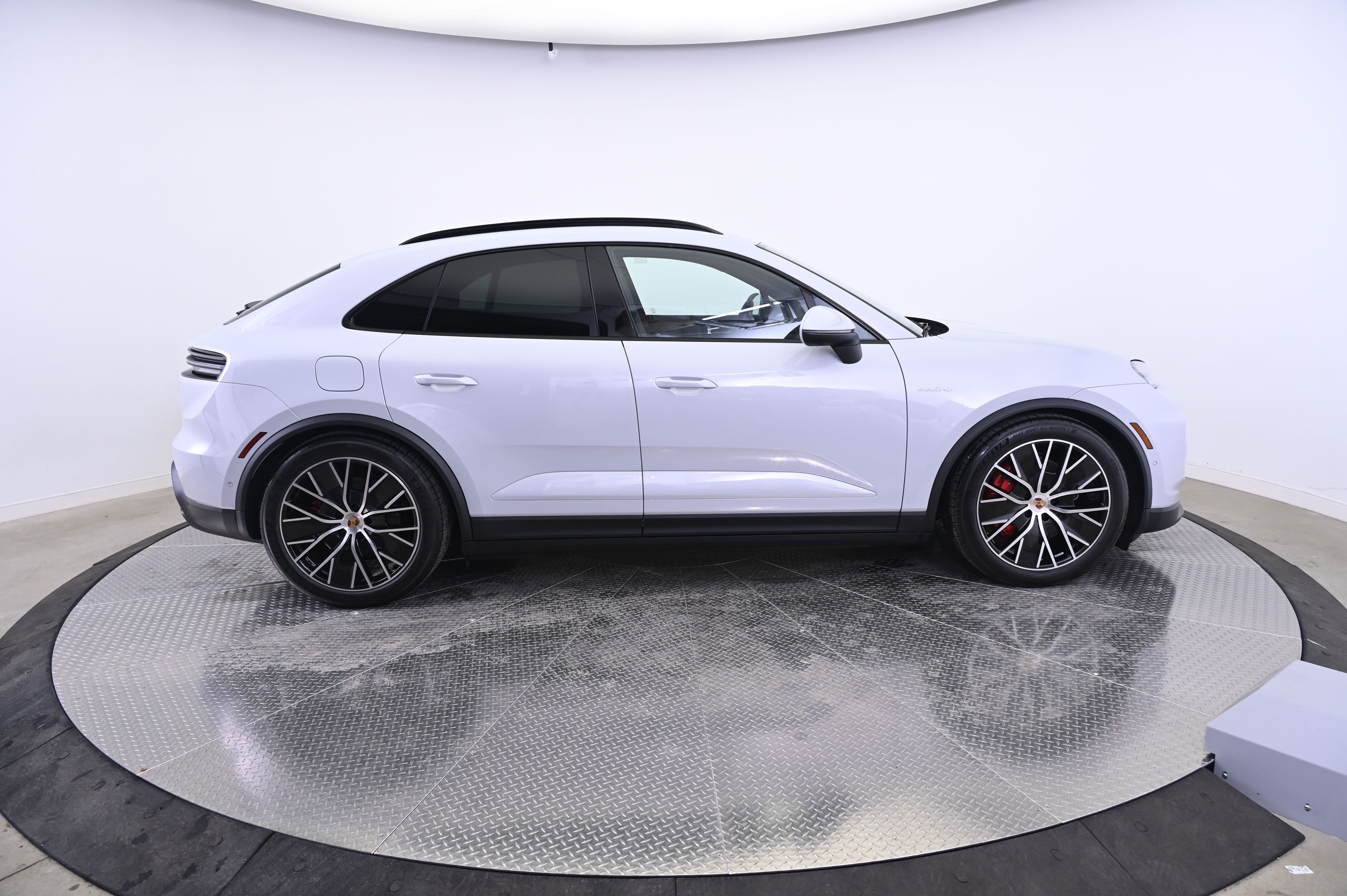 Thumbnail: 2025 Porsche Macan - 8