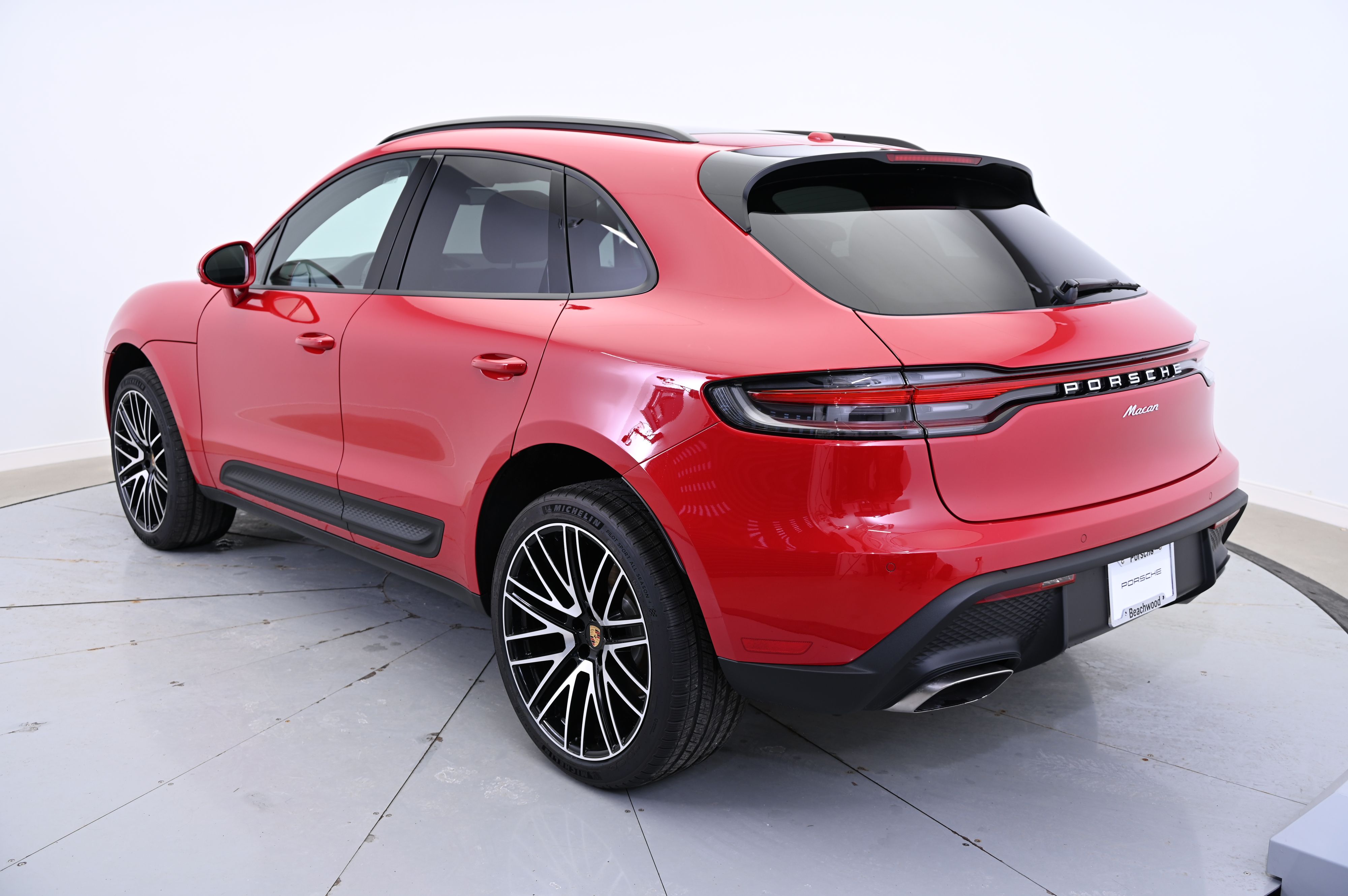 Thumbnail: 2025 Porsche Macan - 3