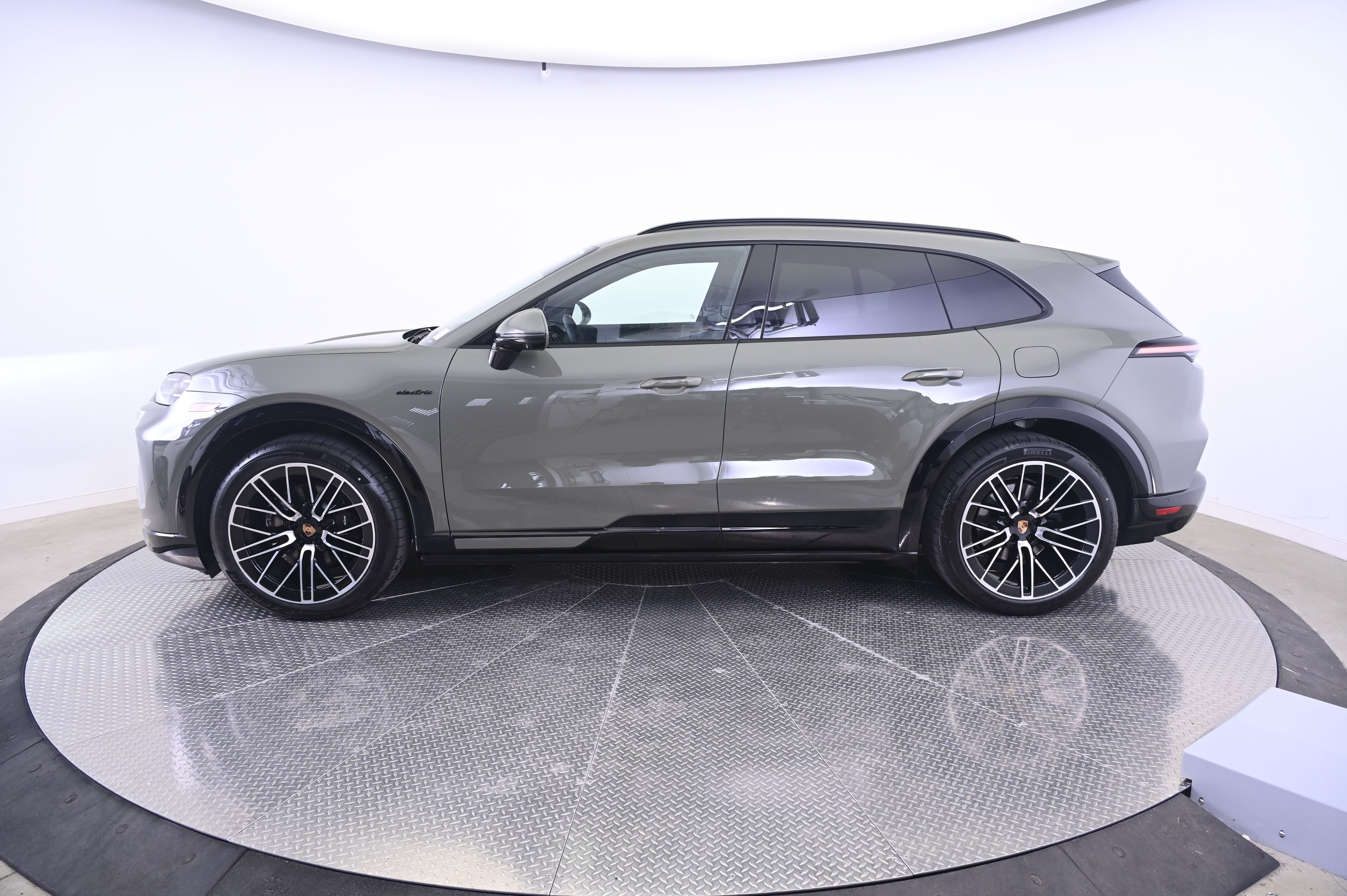 Thumbnail: 2026 Porsche Cayenne - 2