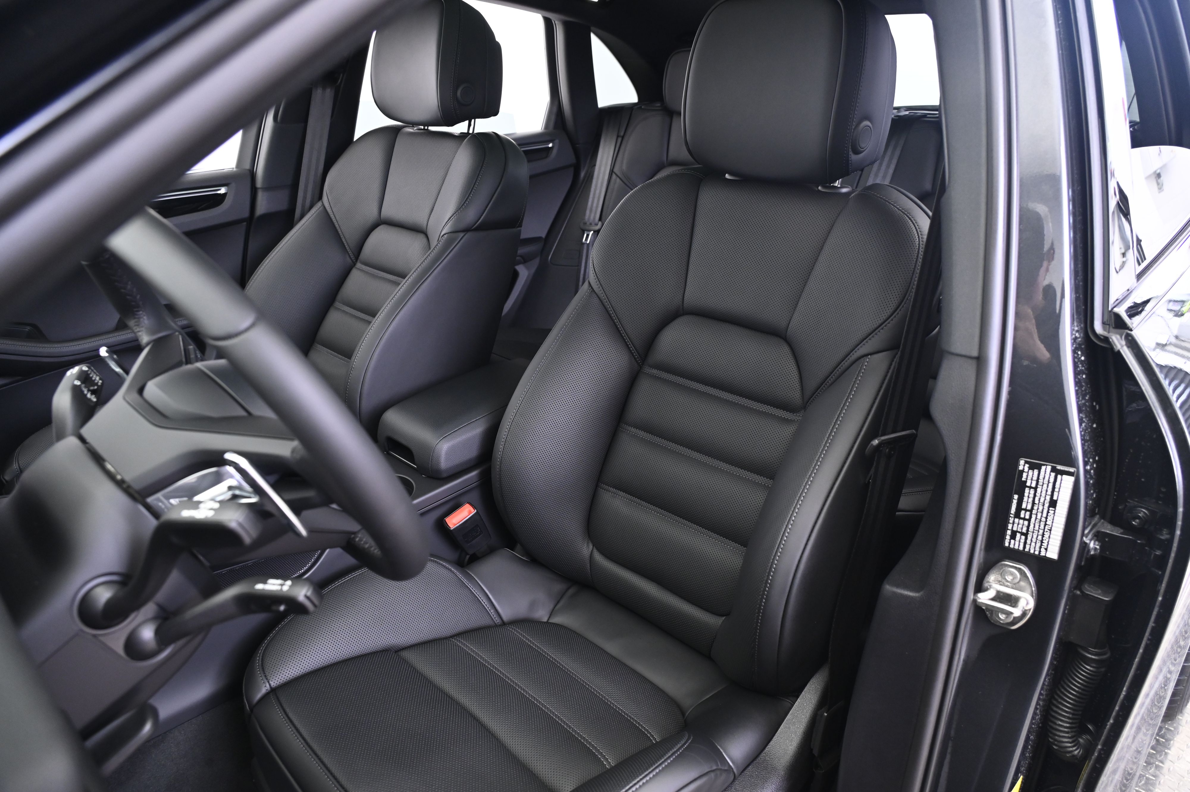 Thumbnail: 2026 Porsche Macan - 5