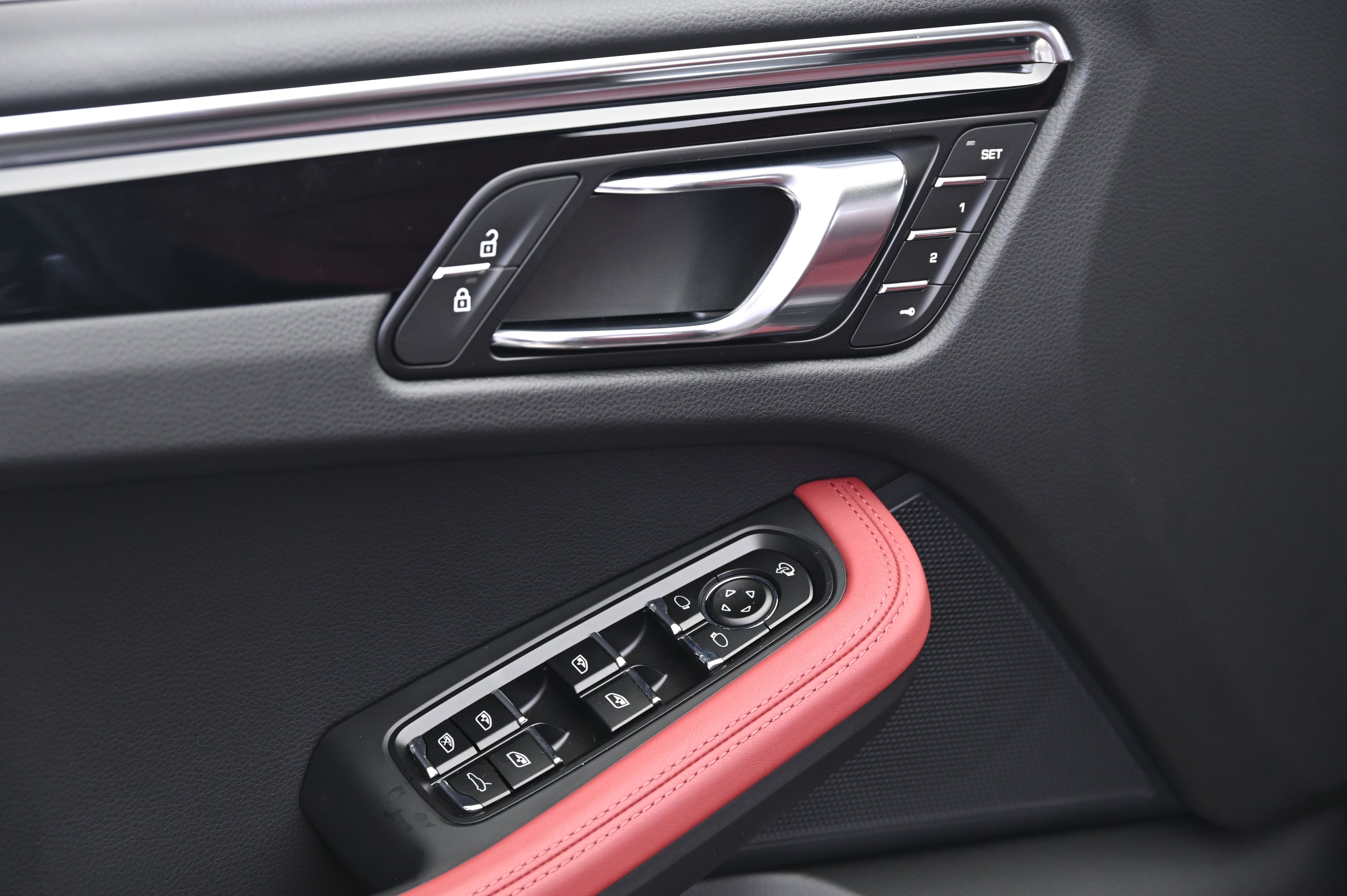 Thumbnail: 2026 Porsche Macan - 27