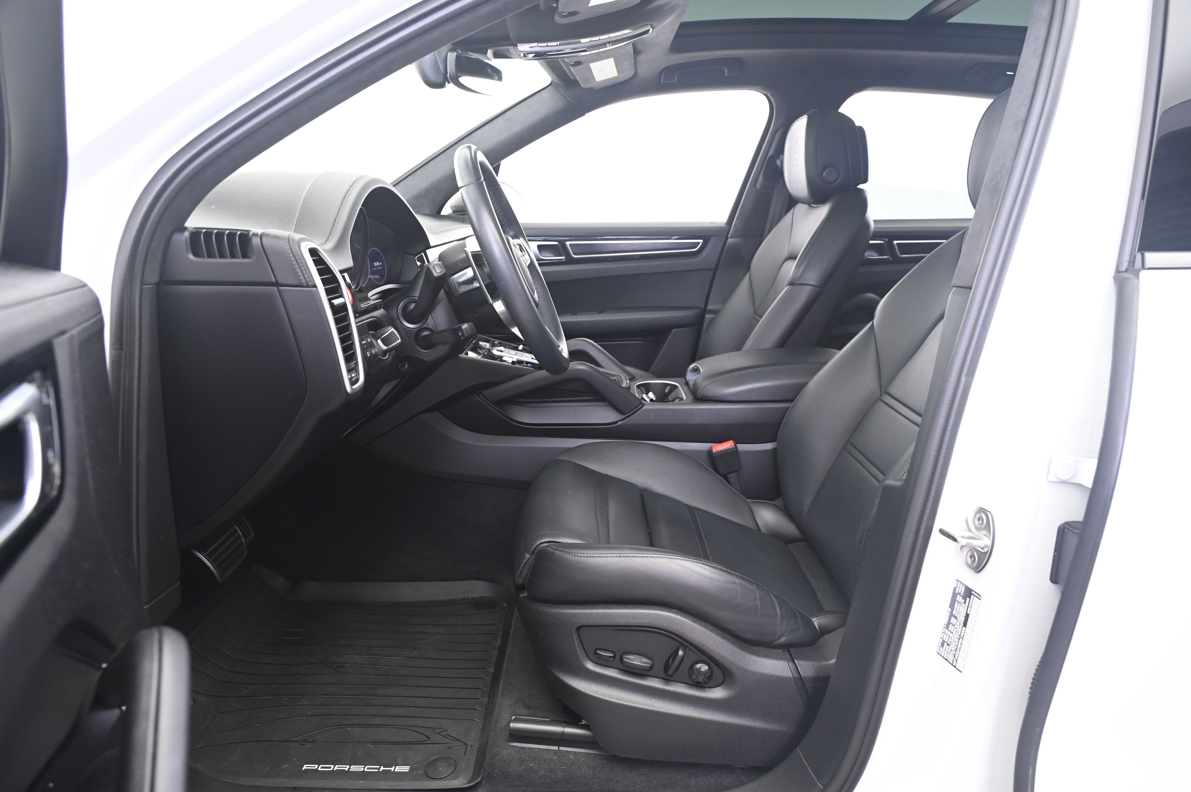 Thumbnail: 2023 Porsche Cayenne - 29