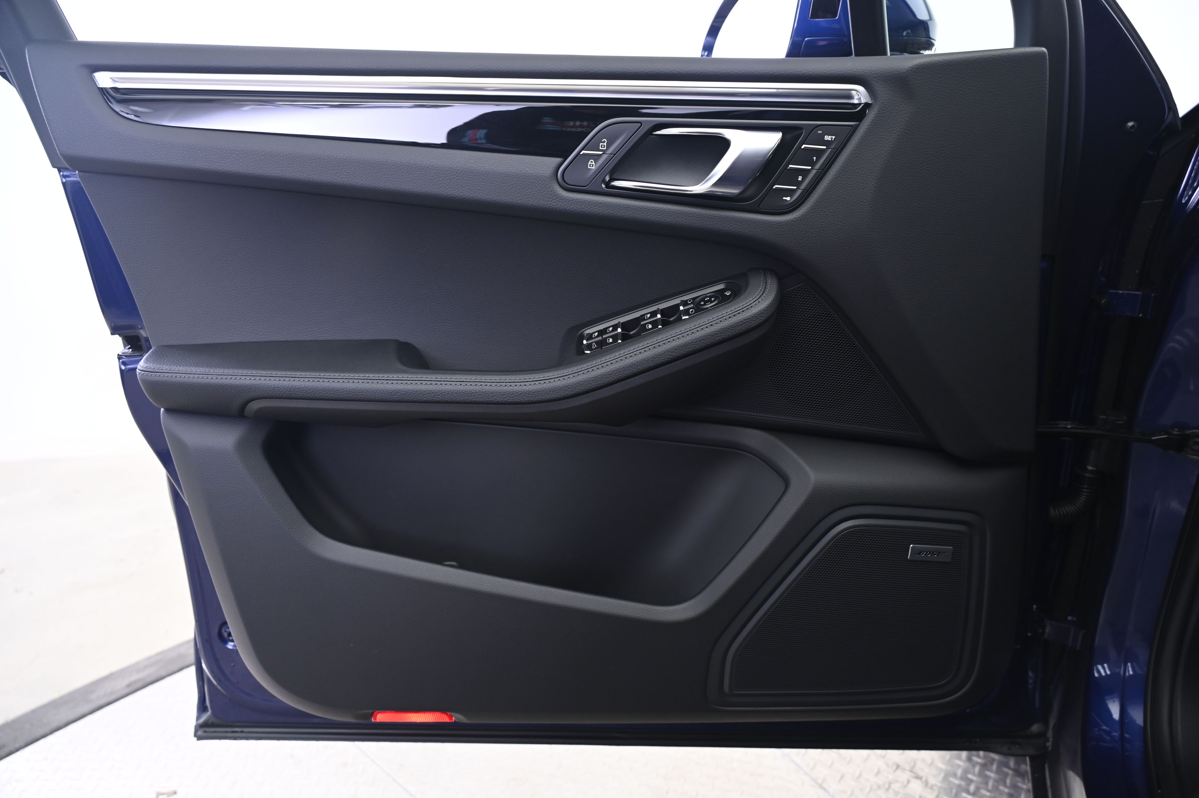 Thumbnail: 2026 Porsche Macan - 26