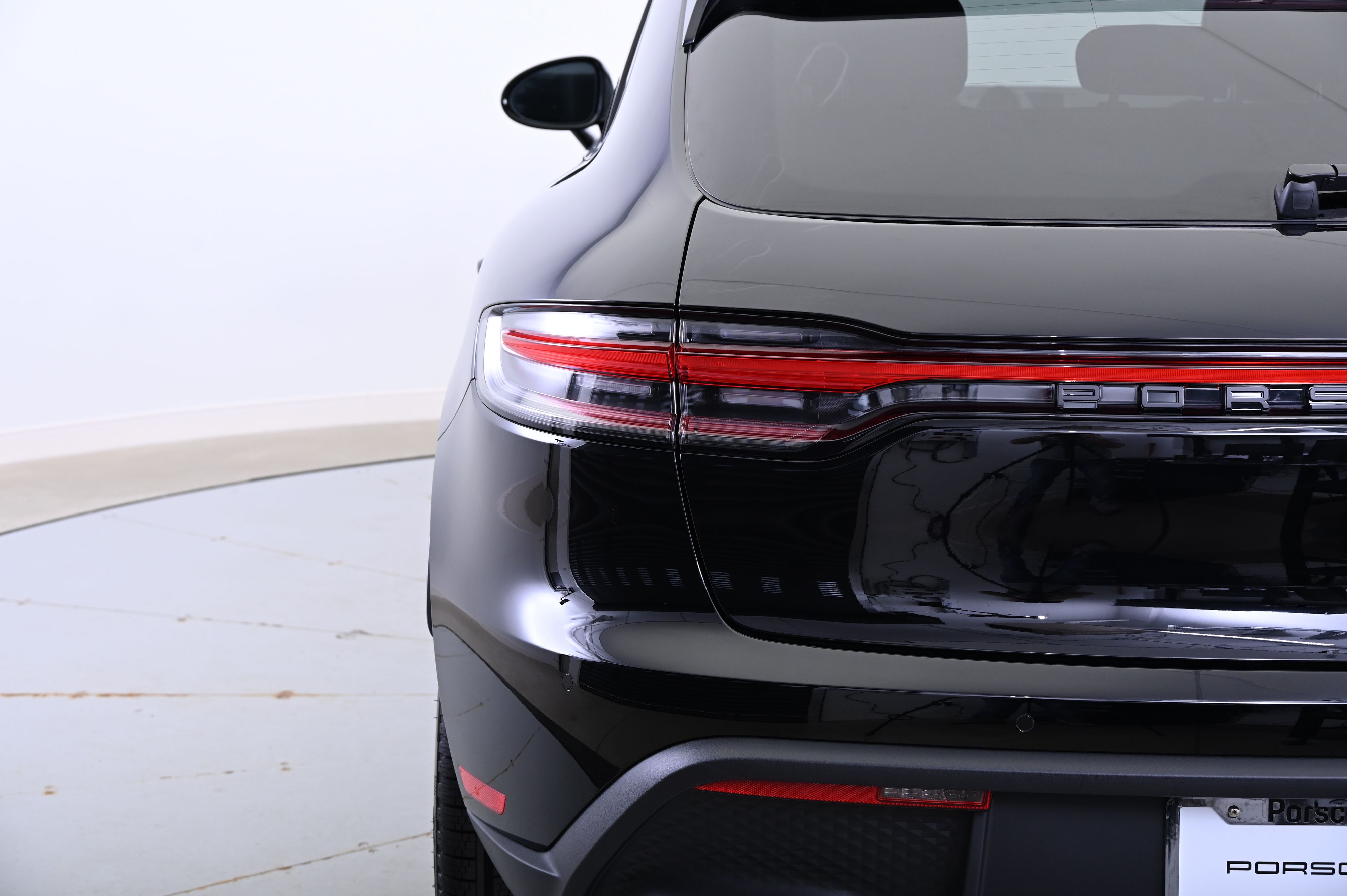 Thumbnail: 2025 Porsche Macan - 13