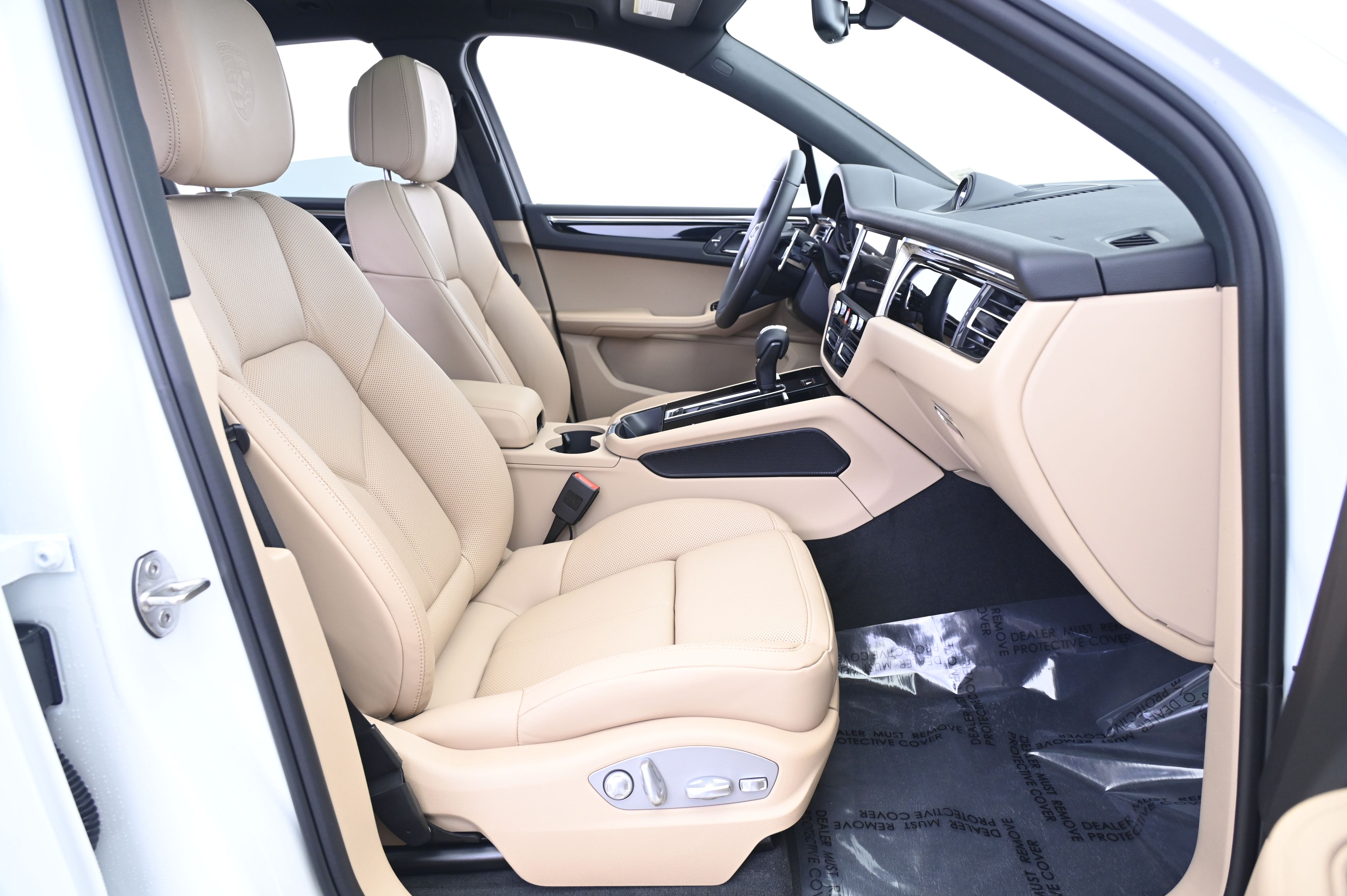 Thumbnail: 2026 Porsche Macan - 23