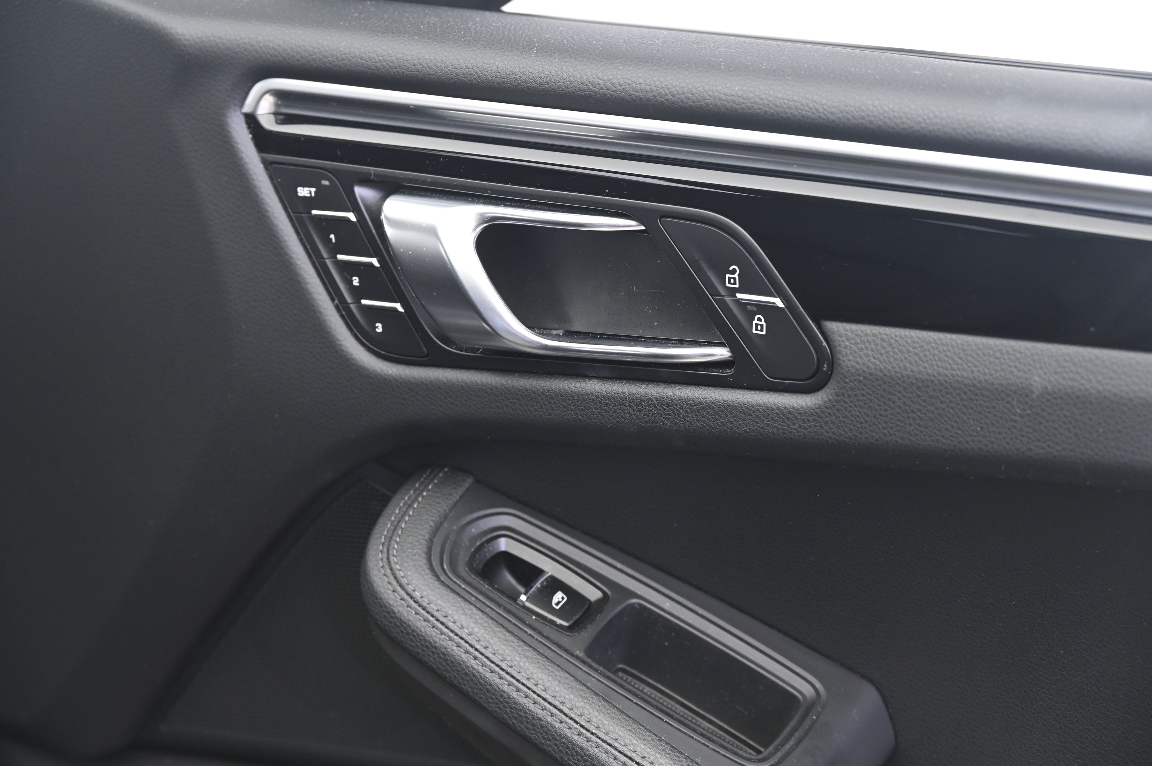 Thumbnail: 2021 Porsche Macan - 21