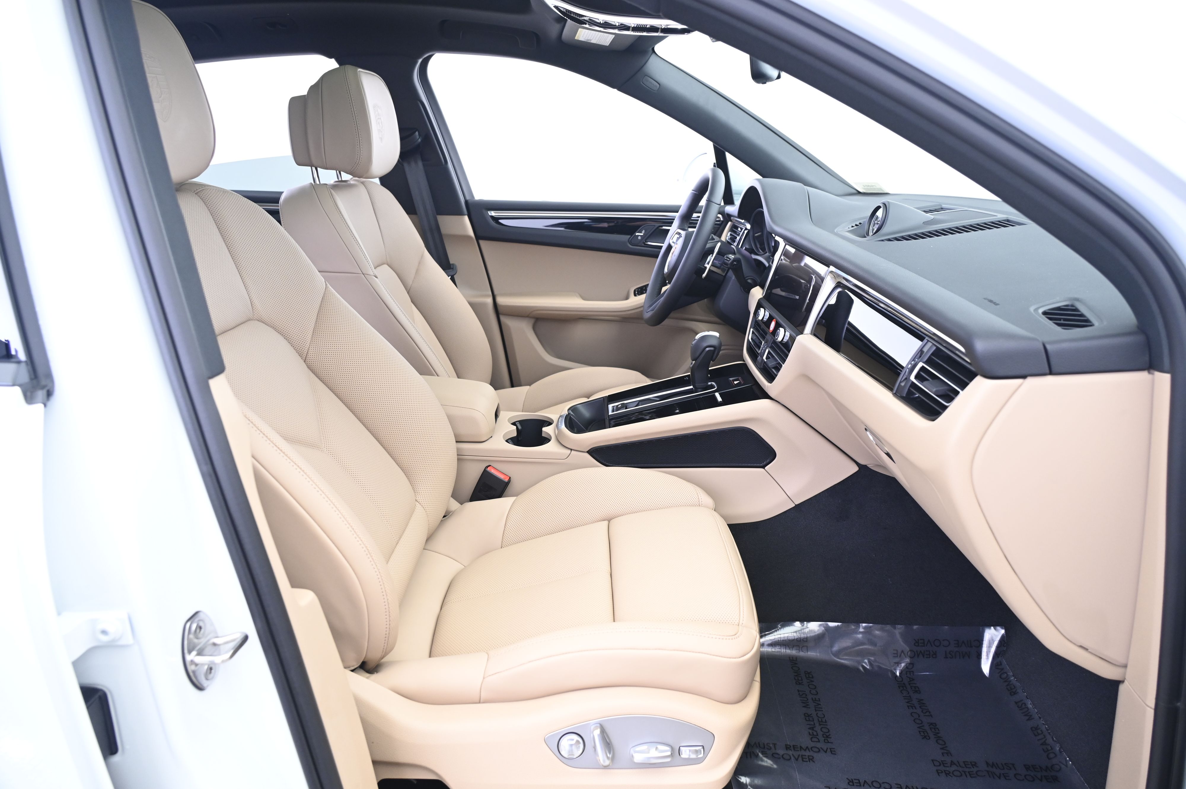 Thumbnail: 2026 Porsche Macan - 23