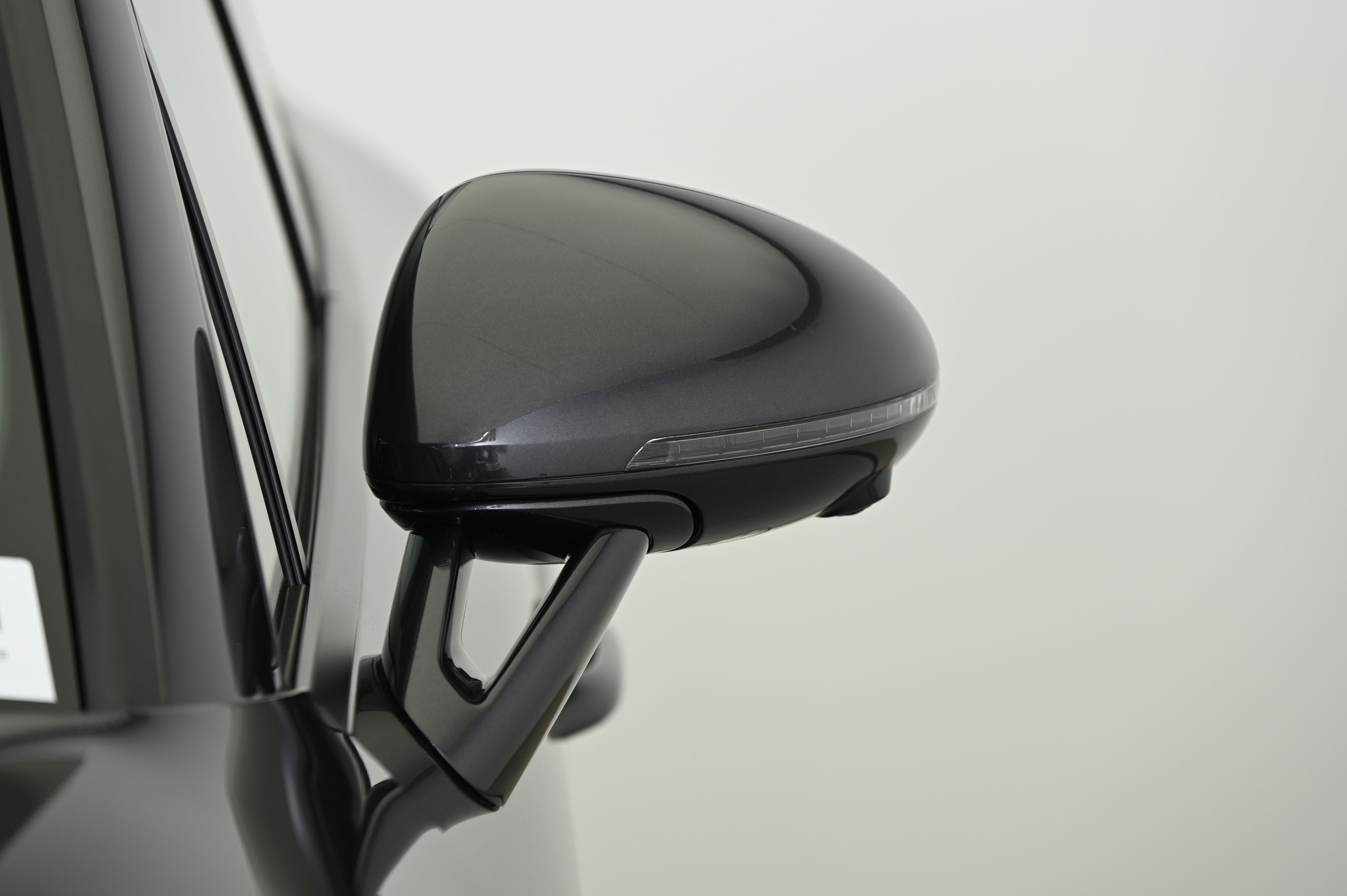 Thumbnail: 2025 Porsche Macan - 14