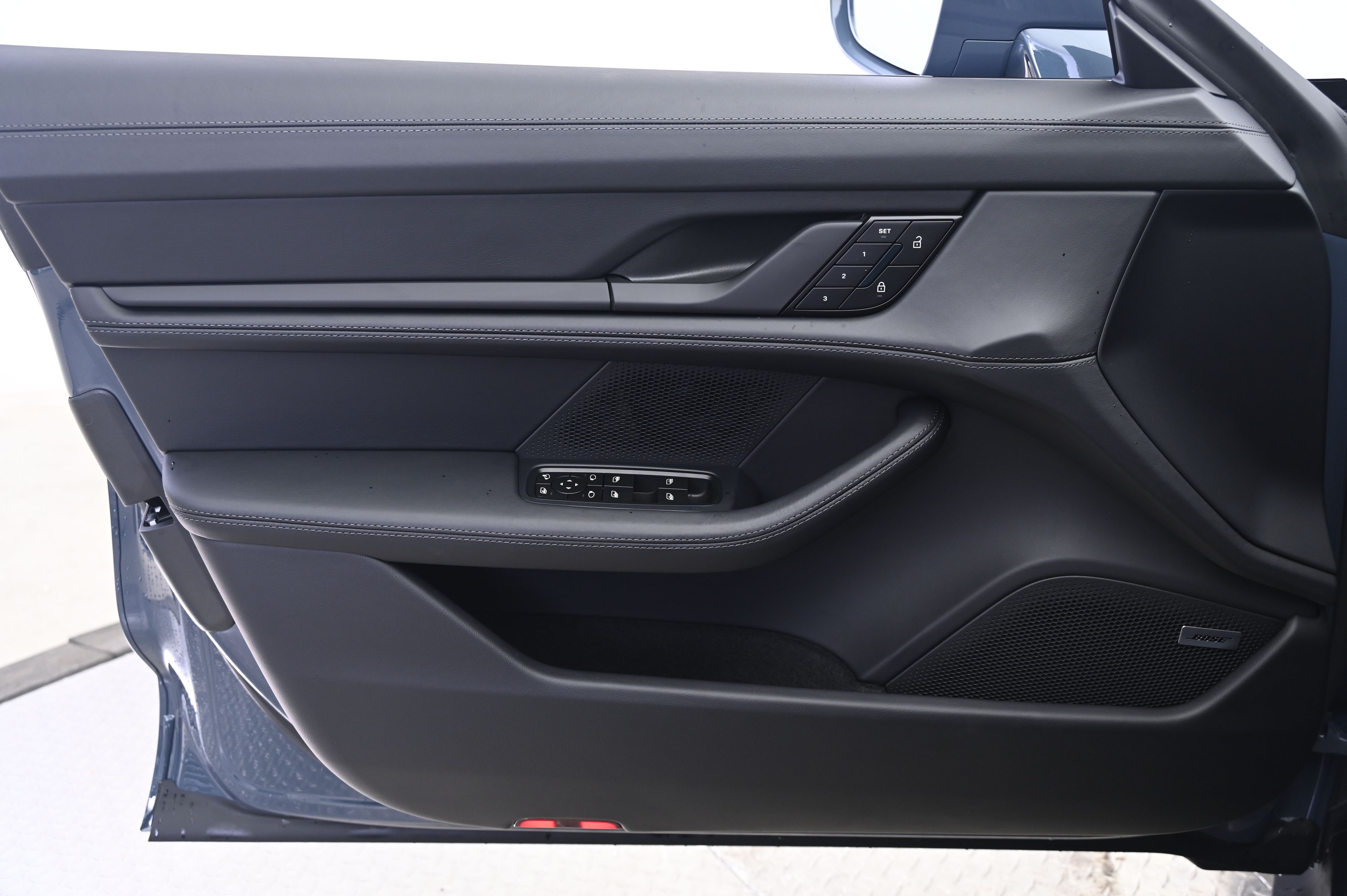 Thumbnail: 2026 Porsche Taycan - 27