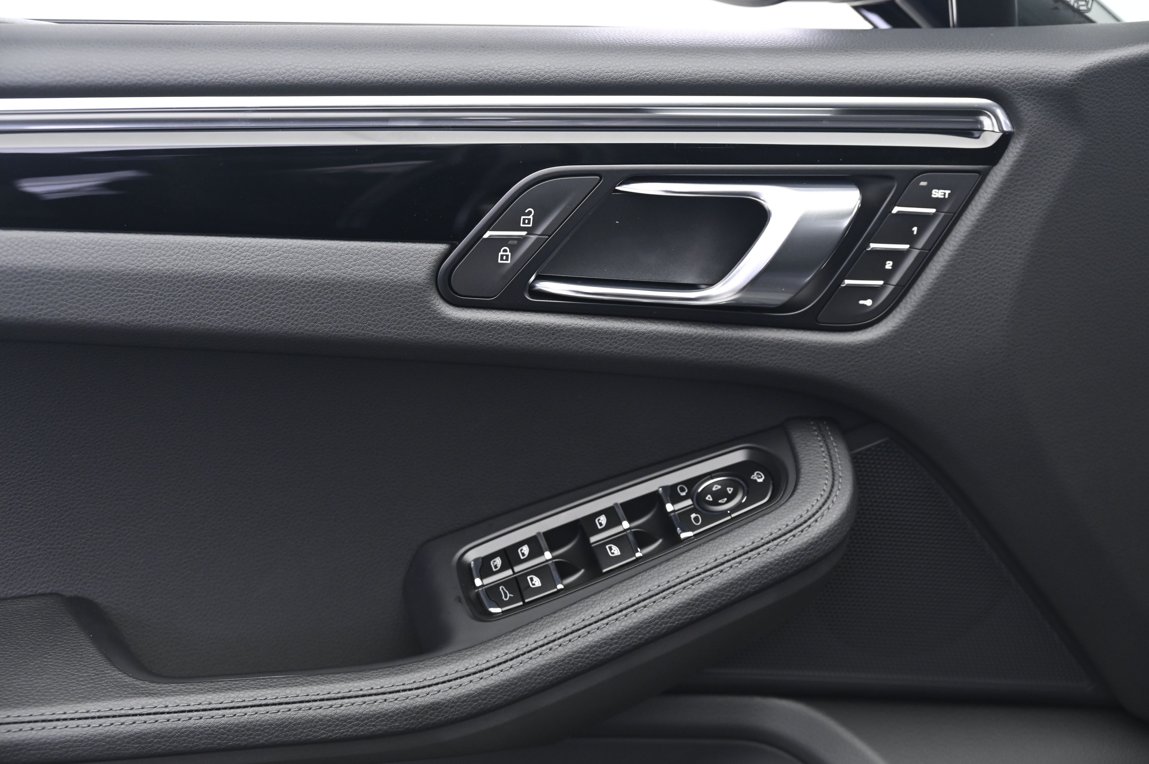 Thumbnail: 2026 Porsche Macan - 27