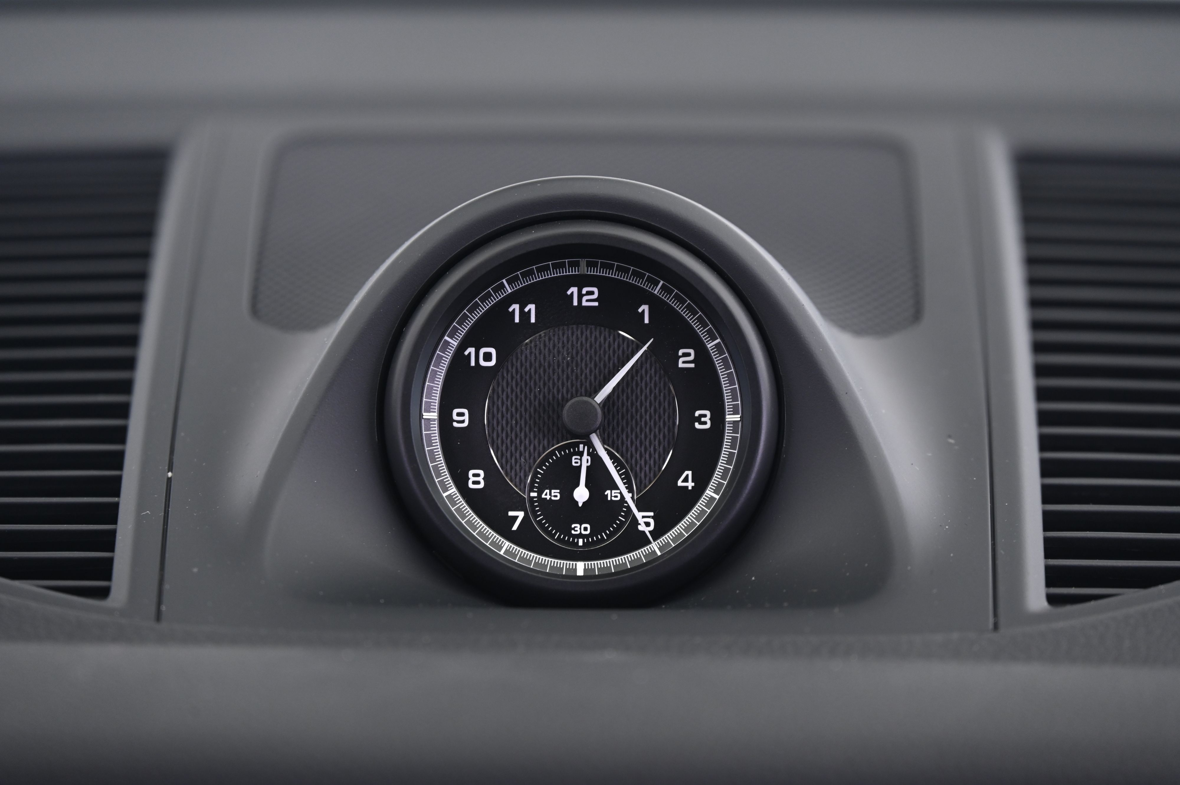 Thumbnail: 2026 Porsche Macan - 32