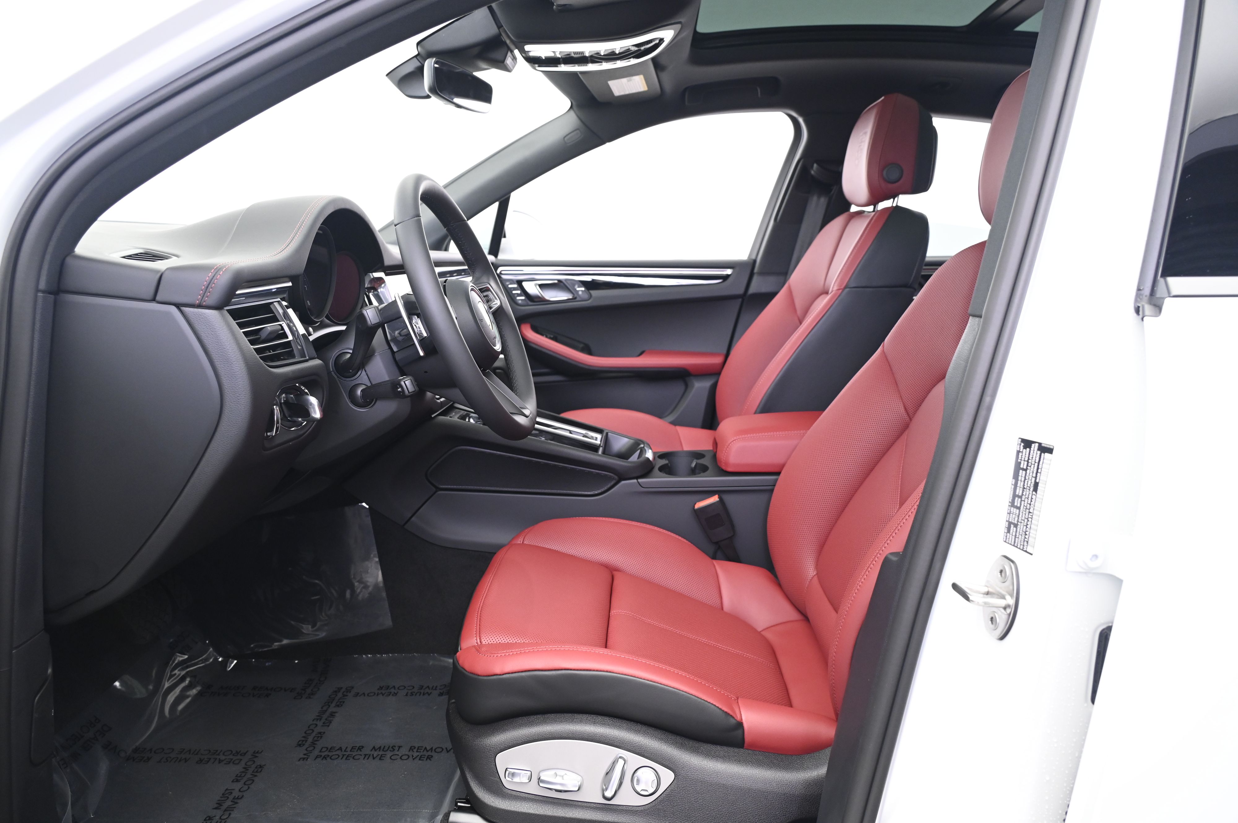 Thumbnail: 2026 Porsche Macan - 29