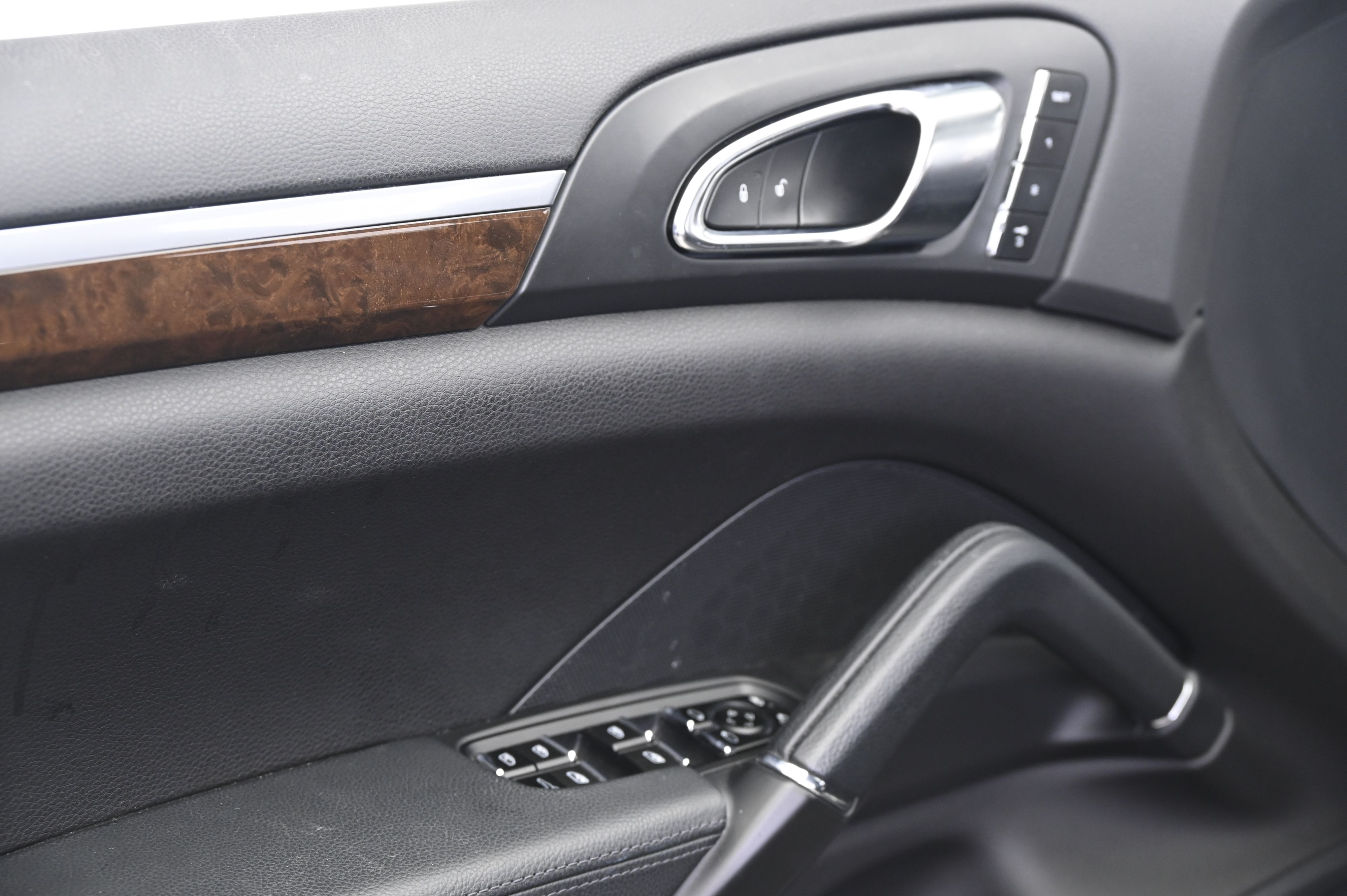 Thumbnail: 2014 Porsche Cayenne - 25